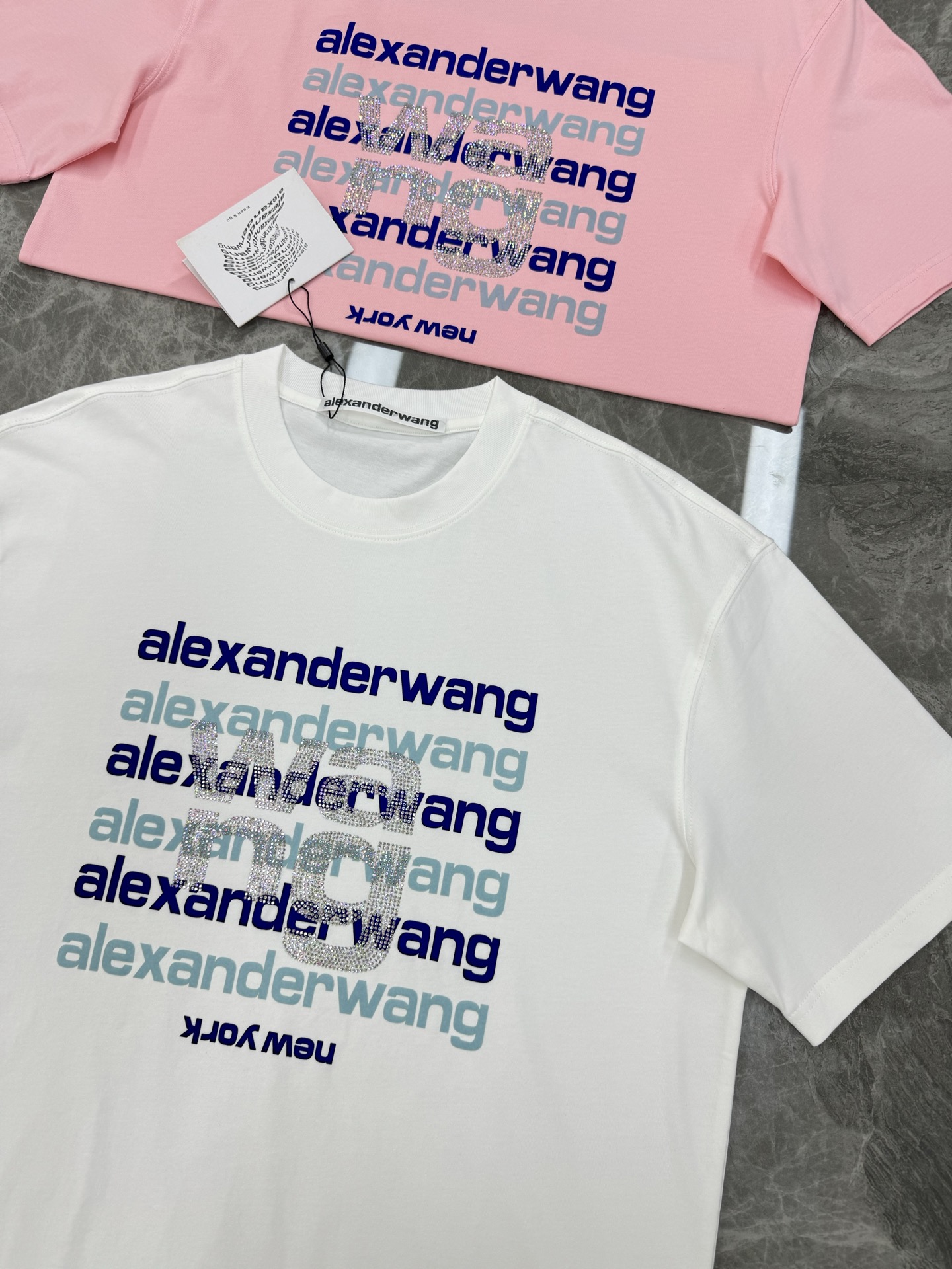 。🌾 Alexa*wang新款亚历山大王圆领T恤.潮牌T恤！男女同款～不同工艺呈现不一样的视觉感受，压花