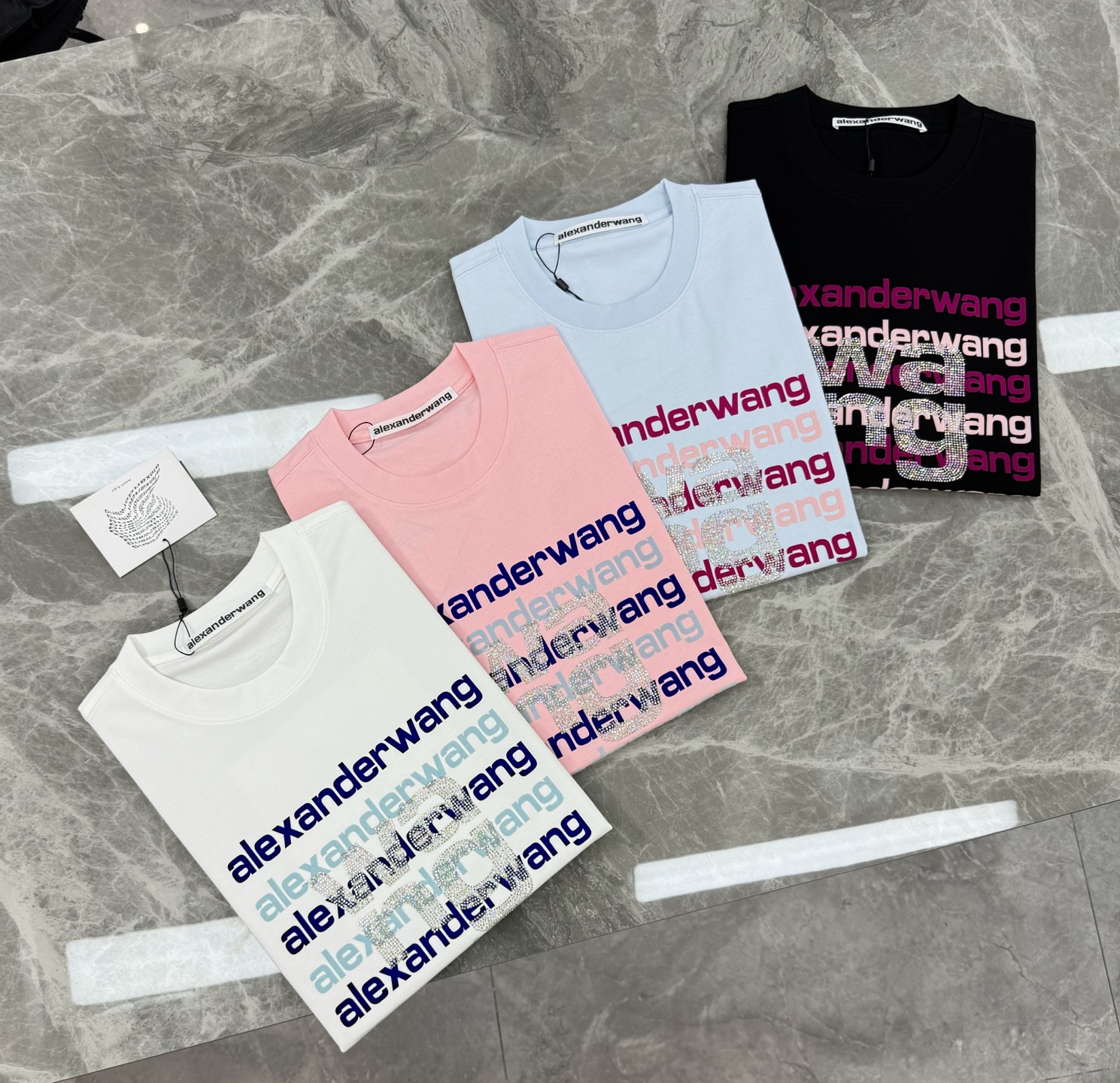 。🌾 Alexa*wang新款亚历山大王圆领T恤.潮牌T恤！男女同款～不同工艺呈现不一样的视觉感受，压花