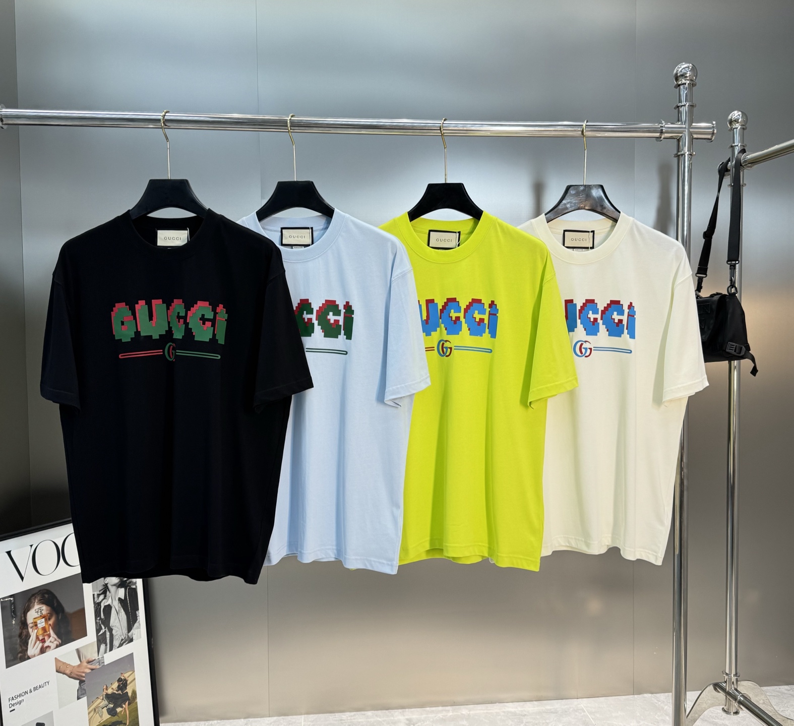 。🌾 GUCC*潮牌新款圆领T恤.男女同款～潮人必备！胸前定制品牌图形烫画工艺.平面硅胶色彩搭配犹如马里
