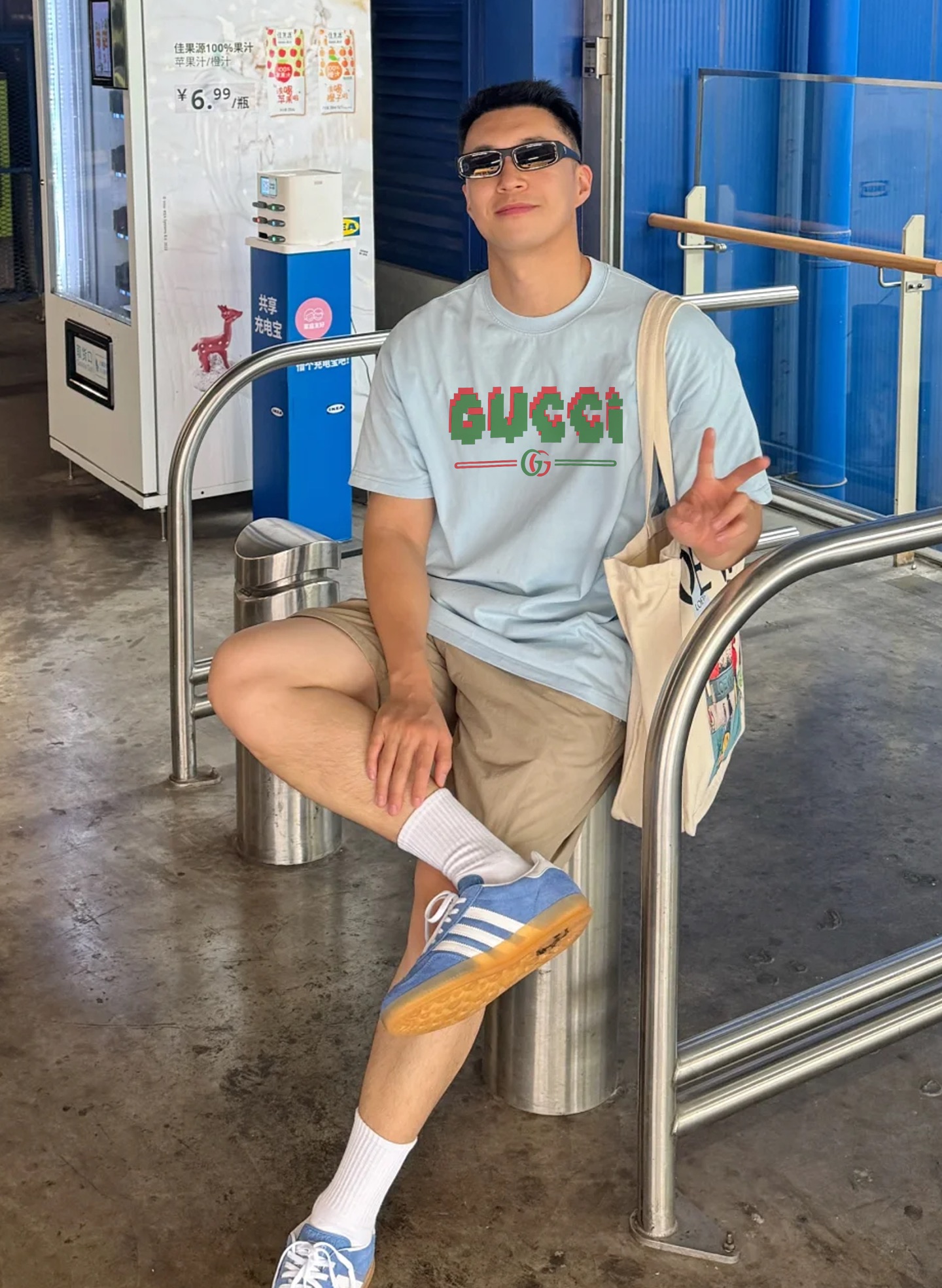 。🌾 GUCC*潮牌新款圆领T恤.男女同款～潮人必备！胸前定制品牌图形烫画工艺.平面硅胶色彩搭配犹如马里