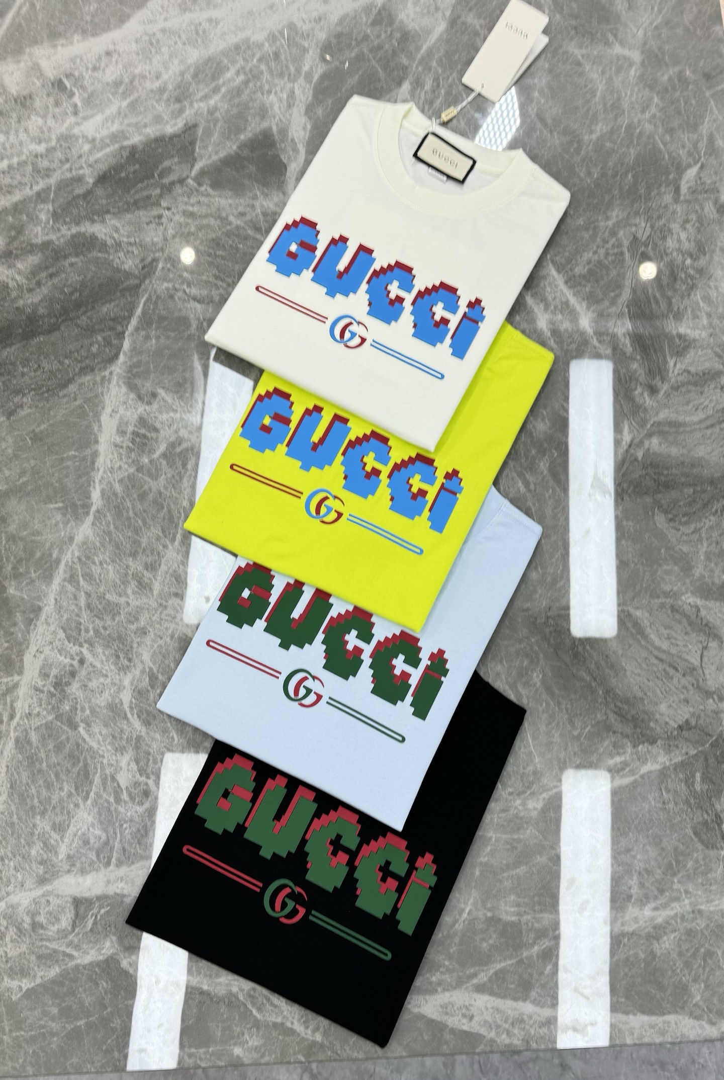 。🌾 GUCC*潮牌新款圆领T恤.男女同款～潮人必备！胸前定制品牌图形烫画工艺.平面硅胶色彩搭配犹如马里