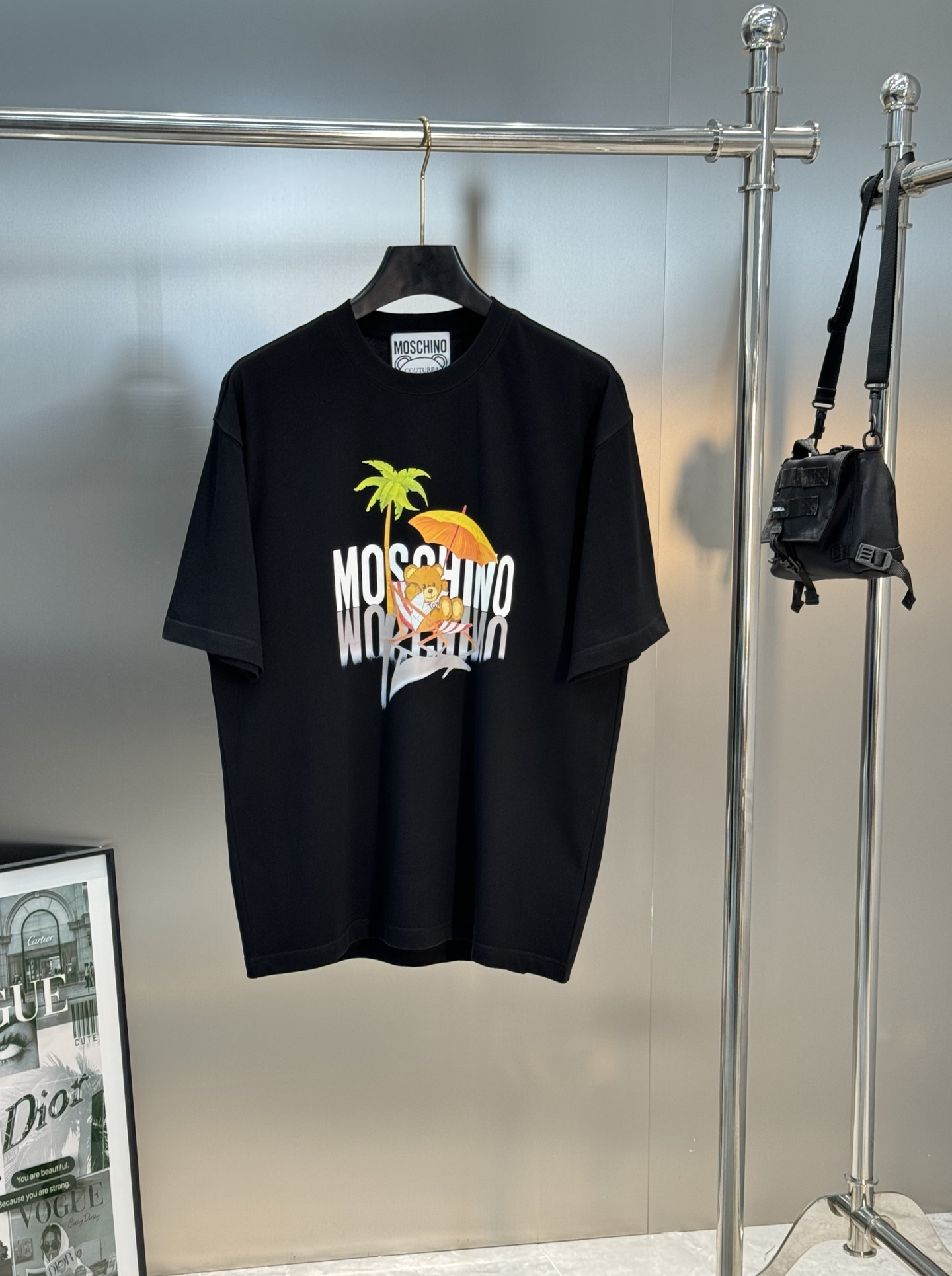 。🌾 MOSCHIN*莫斯奇诺*新款潮牌情侣款T恤.原单推荐！小熊圆领短袖，街头风的新纪…整体图形质感呈