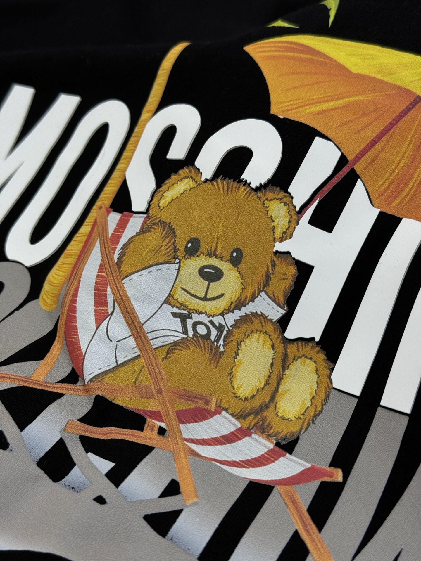 。🌾 MOSCHIN*莫斯奇诺*新款潮牌情侣款T恤.原单推荐！小熊圆领短袖，街头风的新纪…整体图形质感呈