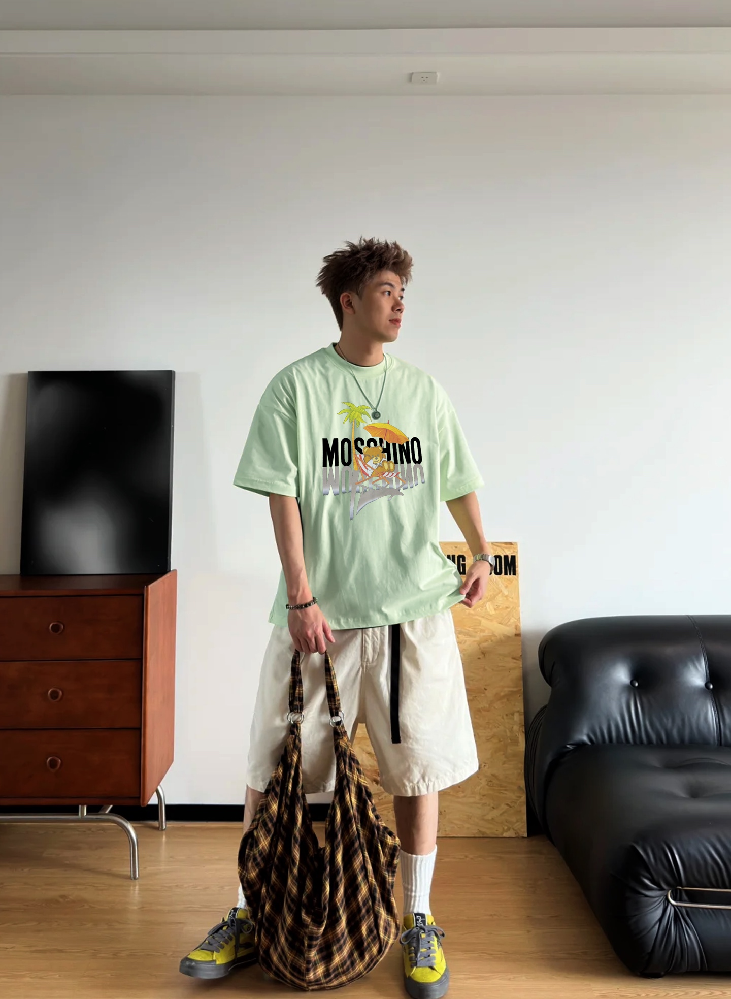 。🌾 MOSCHIN*莫斯奇诺*新款潮牌情侣款T恤.原单推荐！小熊圆领短袖，街头风的新纪…整体图形质感呈