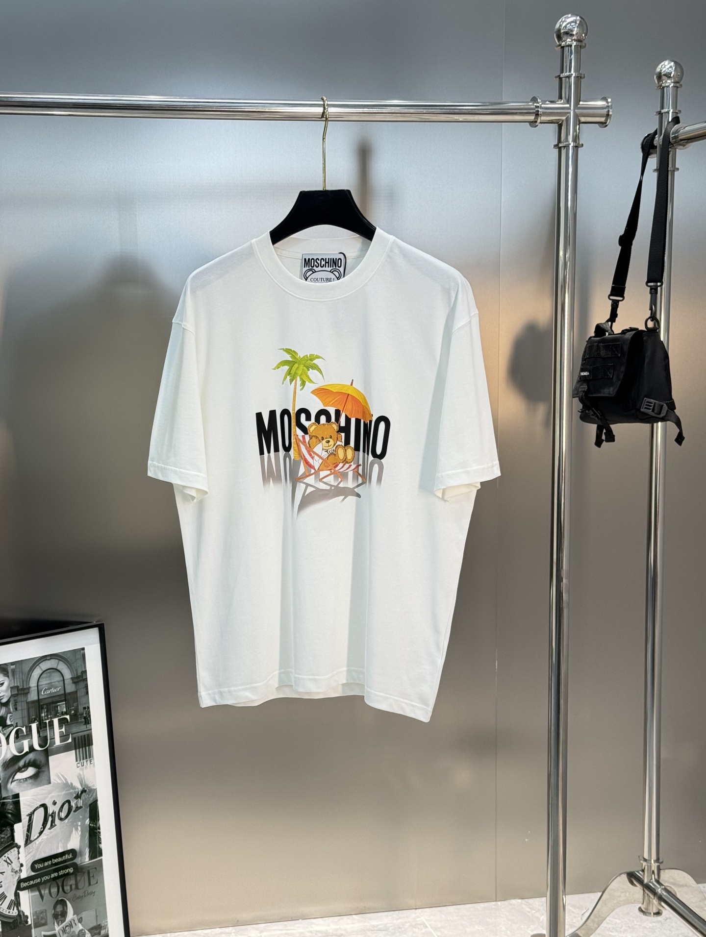 。🌾 MOSCHIN*莫斯奇诺*新款潮牌情侣款T恤.原单推荐！小熊圆领短袖，街头风的新纪…整体图形质感呈