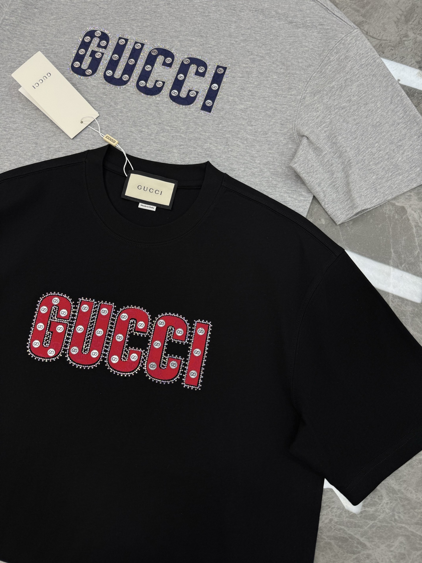 。🌾 GUCC*潮牌新款圆领T恤.男女同款～潮人必备！胸前定制品牌图形烫画工艺.双层工艺色彩层次分明.减