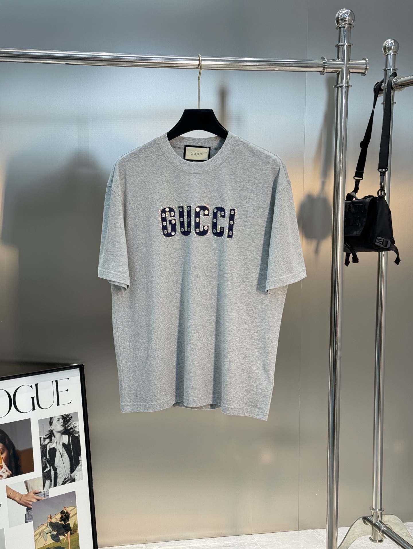 。🌾 GUCC*潮牌新款圆领T恤.男女同款～潮人必备！胸前定制品牌图形烫画工艺.双层工艺色彩层次分明.减