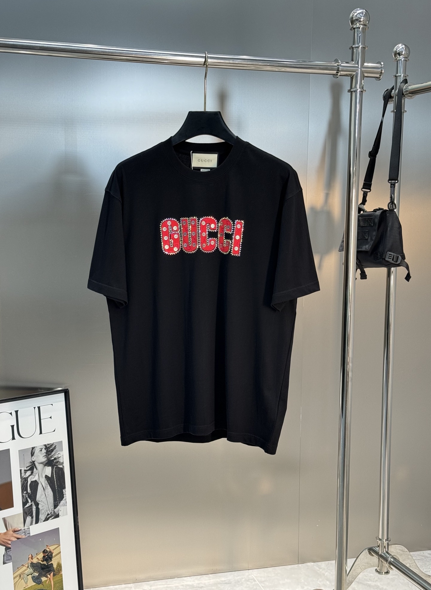 。🌾 GUCC*潮牌新款圆领T恤.男女同款～潮人必备！胸前定制品牌图形烫画工艺.双层工艺色彩层次分明.减