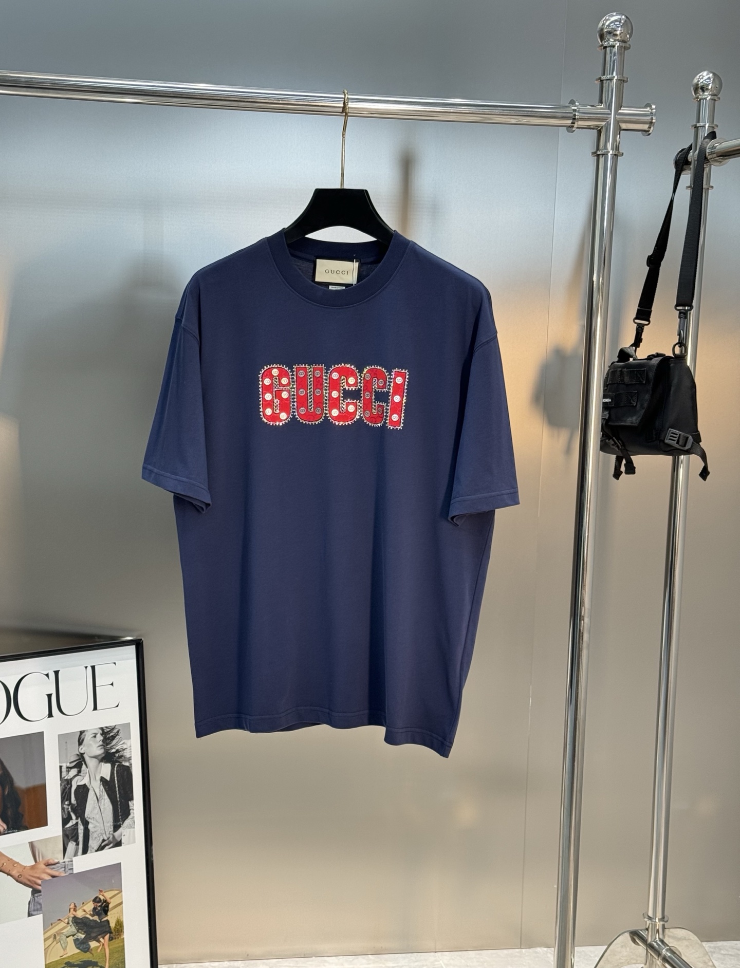 。🌾 GUCC*潮牌新款圆领T恤.男女同款～潮人必备！胸前定制品牌图形烫画工艺.双层工艺色彩层次分明.减