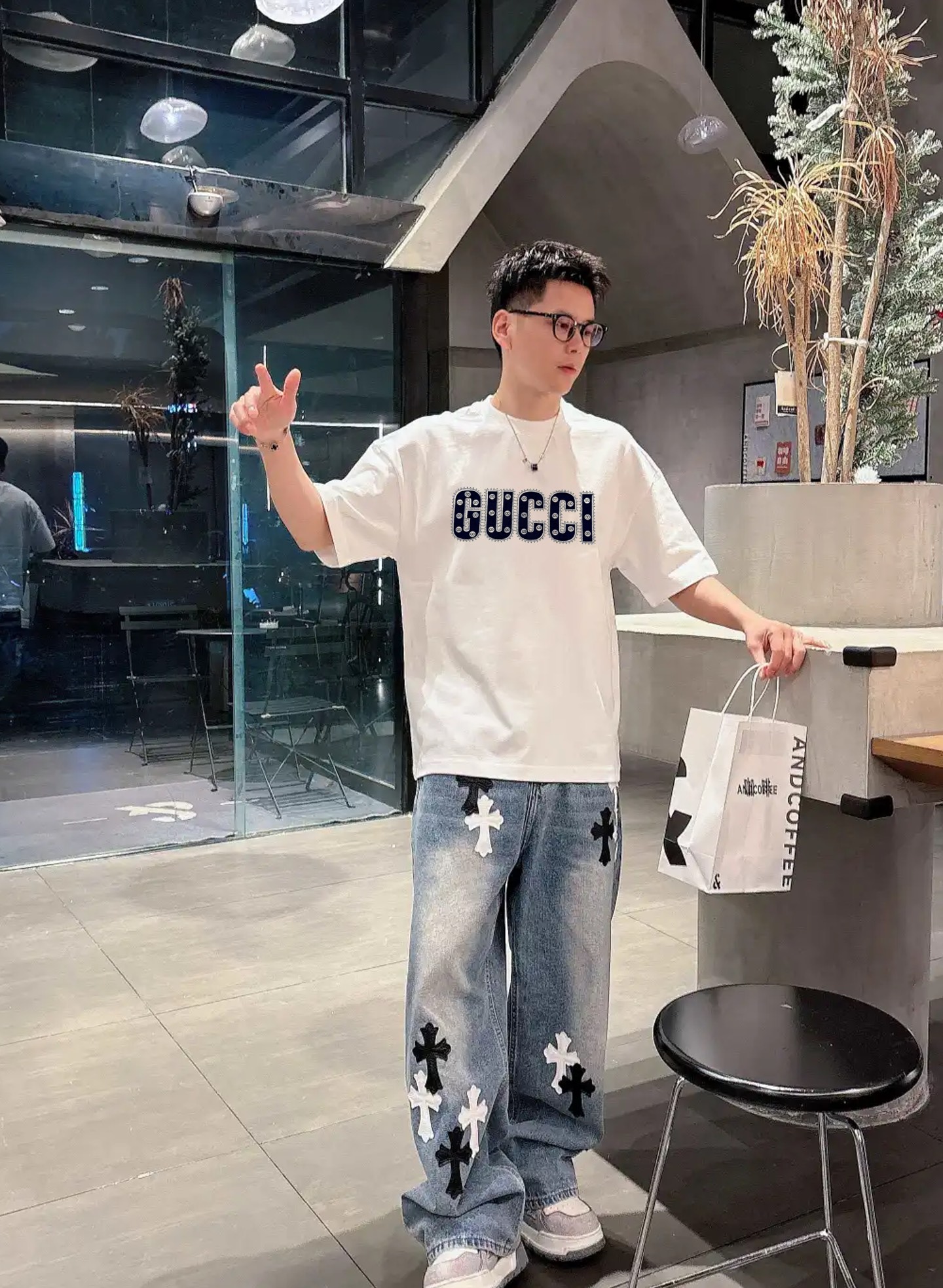 。🌾 GUCC*潮牌新款圆领T恤.男女同款～潮人必备！胸前定制品牌图形烫画工艺.双层工艺色彩层次分明.减