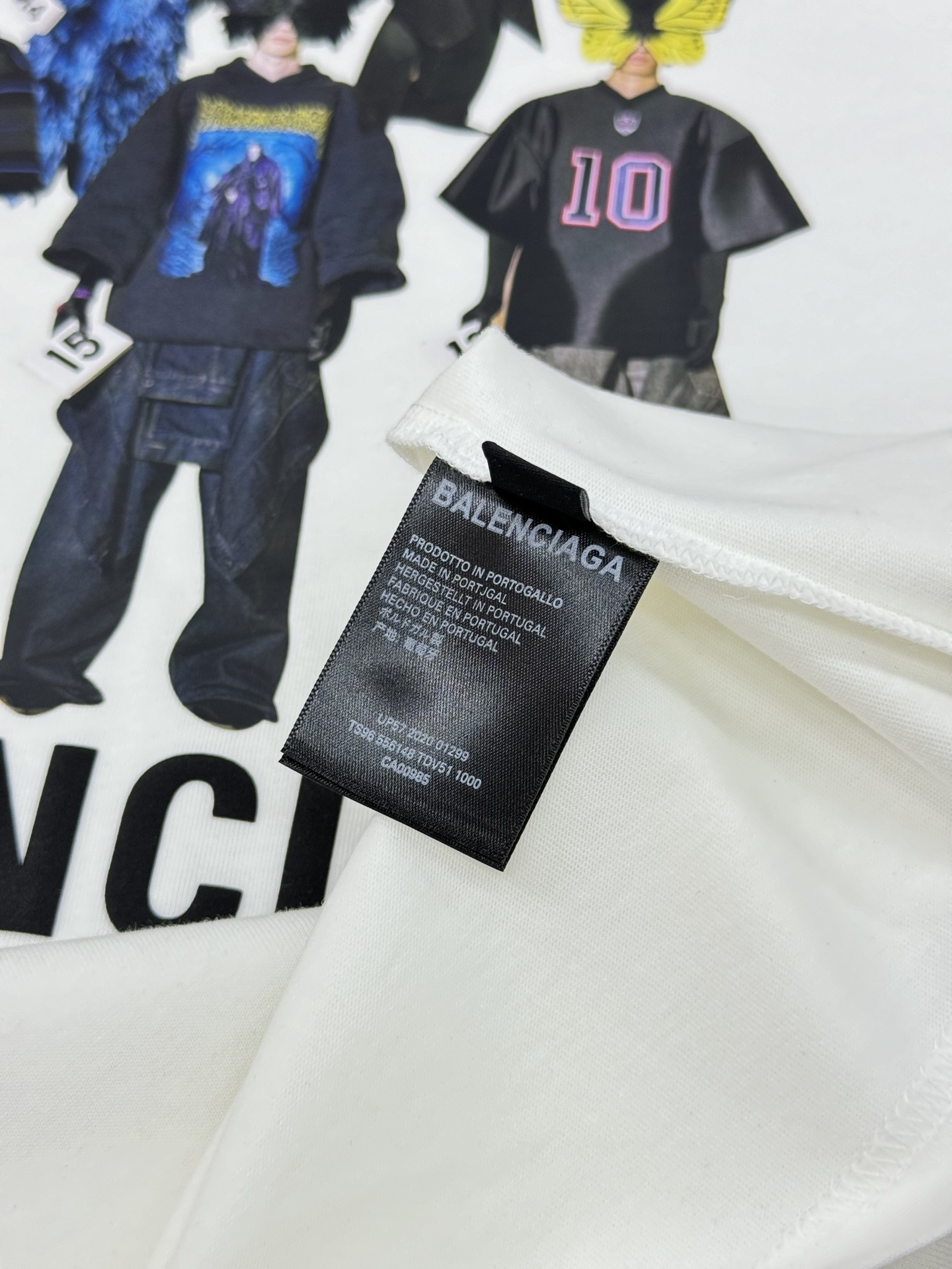 。🌾 Balenciag*巴黎世家新款潮牌圆领T恤.男女同款❤️立体烫画工艺呈现不一样的视觉感受，色彩搭