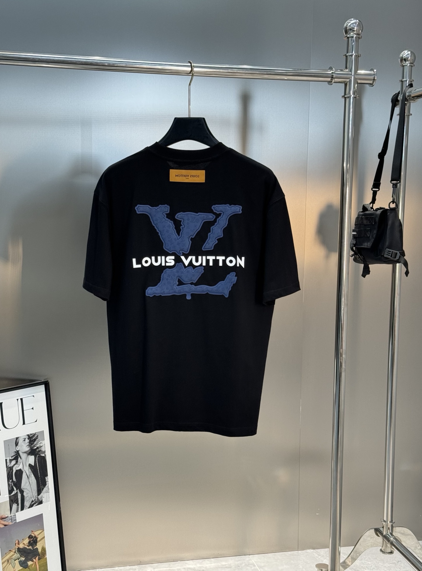 。🌾 驴牌*新款潮牌微扩版型T恤.男女同款❤️品牌图形以标志性的元素做为特色，双面立体烫画.成就2025