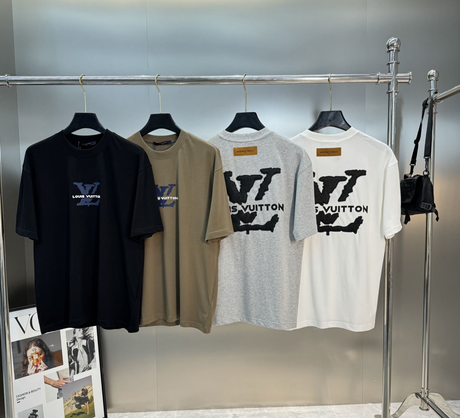 。🌾 驴牌*新款潮牌微扩版型T恤.男女同款❤️品牌图形以标志性的元素做为特色，双面立体烫画.成就2025