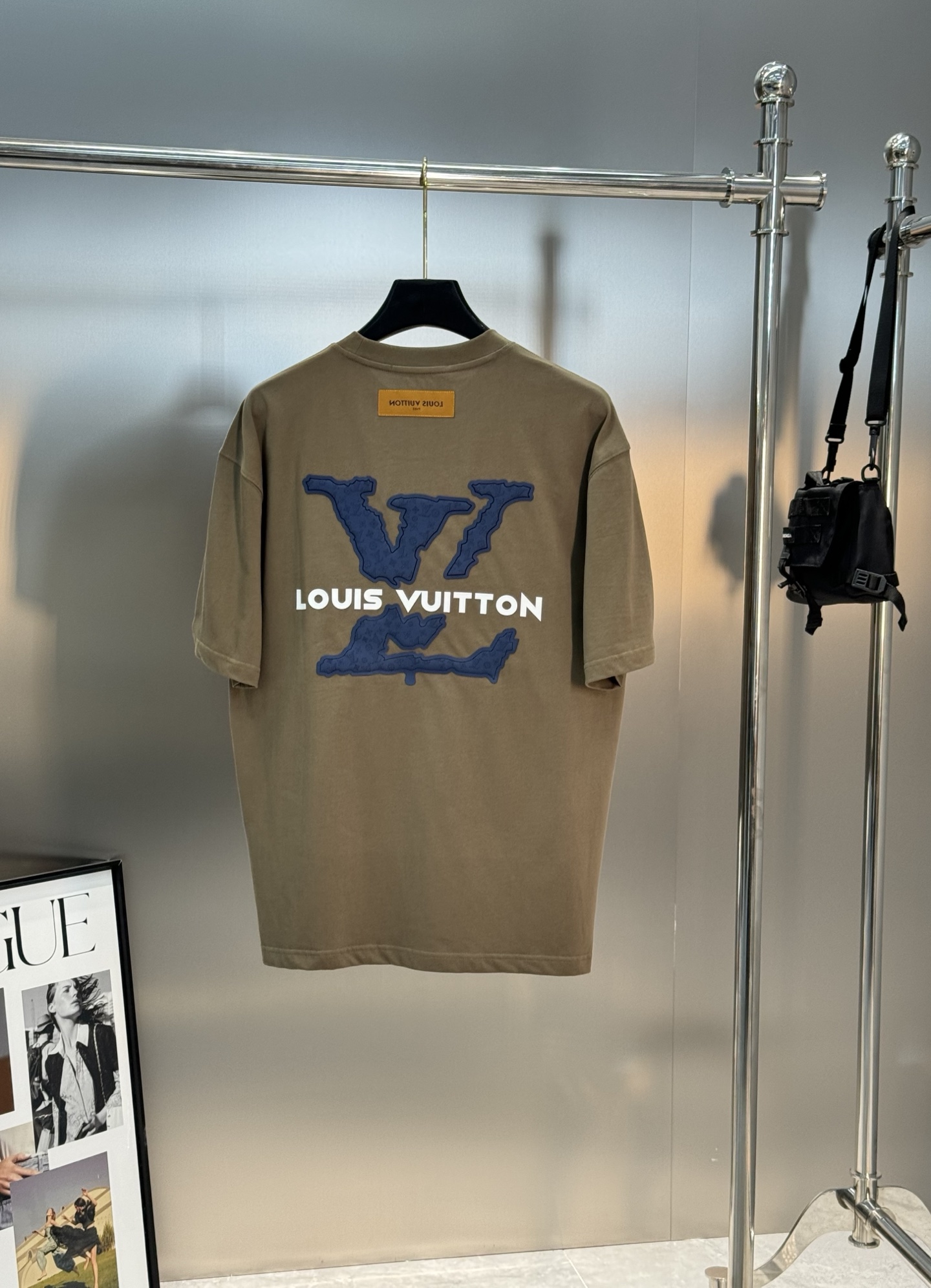 。🌾 驴牌*新款潮牌微扩版型T恤.男女同款❤️品牌图形以标志性的元素做为特色，双面立体烫画.成就2025