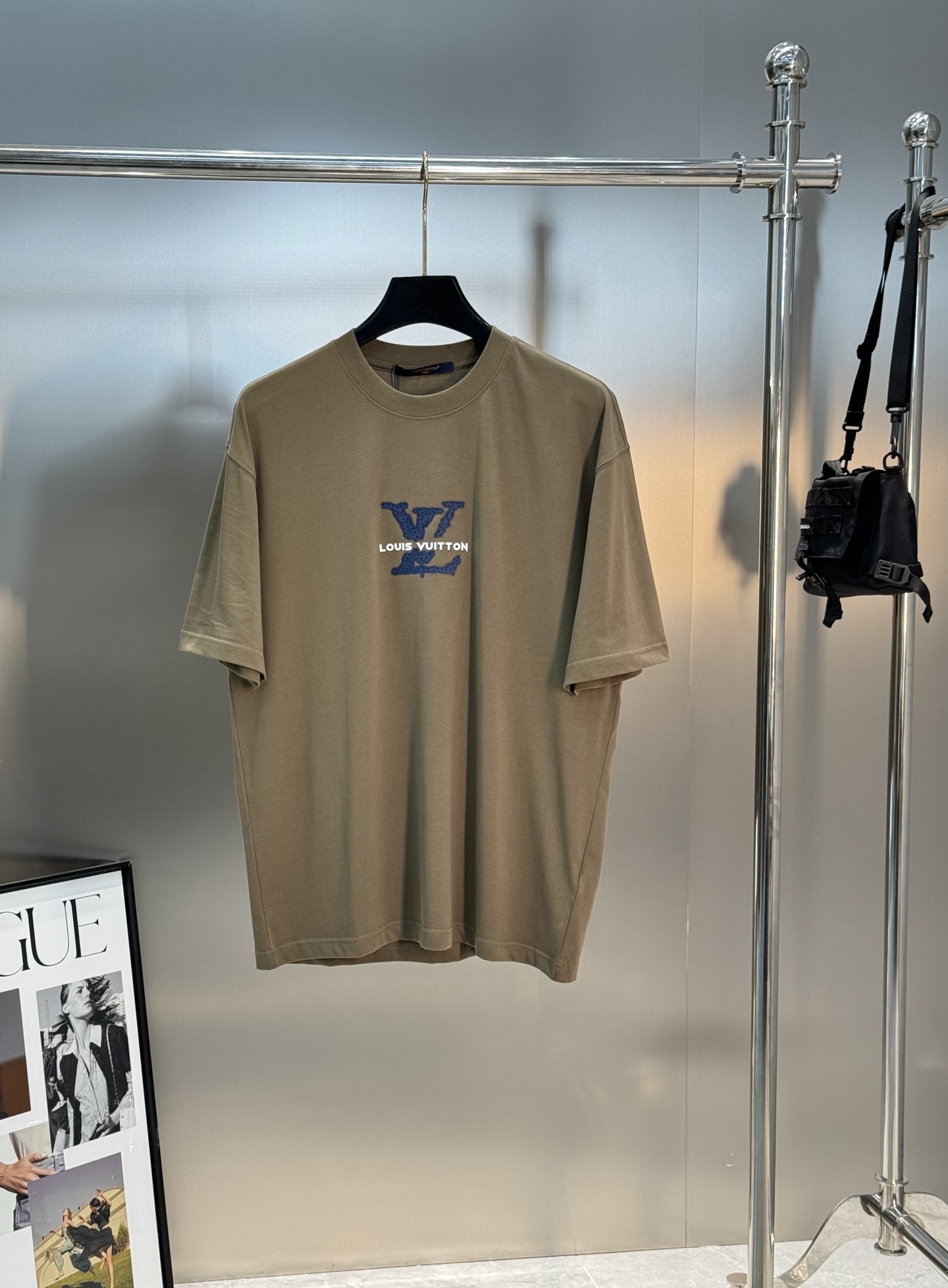 。🌾 驴牌*新款潮牌微扩版型T恤.男女同款❤️品牌图形以标志性的元素做为特色，双面立体烫画.成就2025