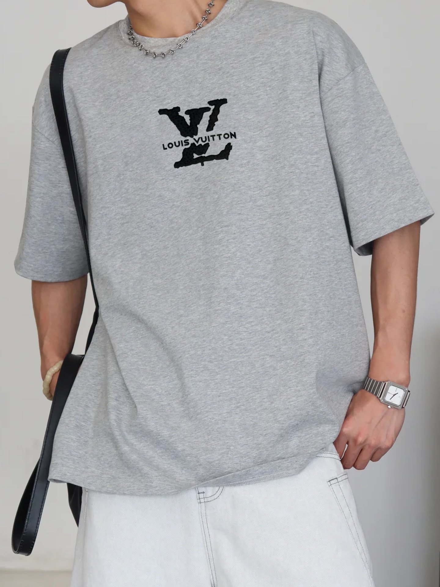 。🌾 驴牌*新款潮牌微扩版型T恤.男女同款❤️品牌图形以标志性的元素做为特色，双面立体烫画.成就2025