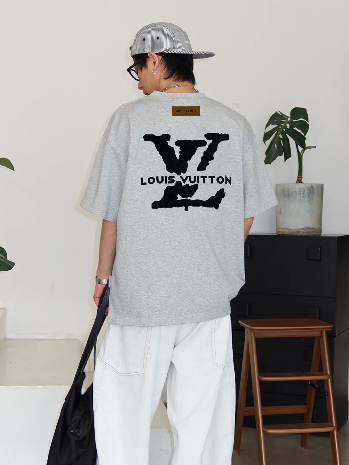 。🌾 驴牌*新款潮牌微扩版型T恤.男女同款❤️品牌图形以标志性的元素做为特色，双面立体烫画.成就2025