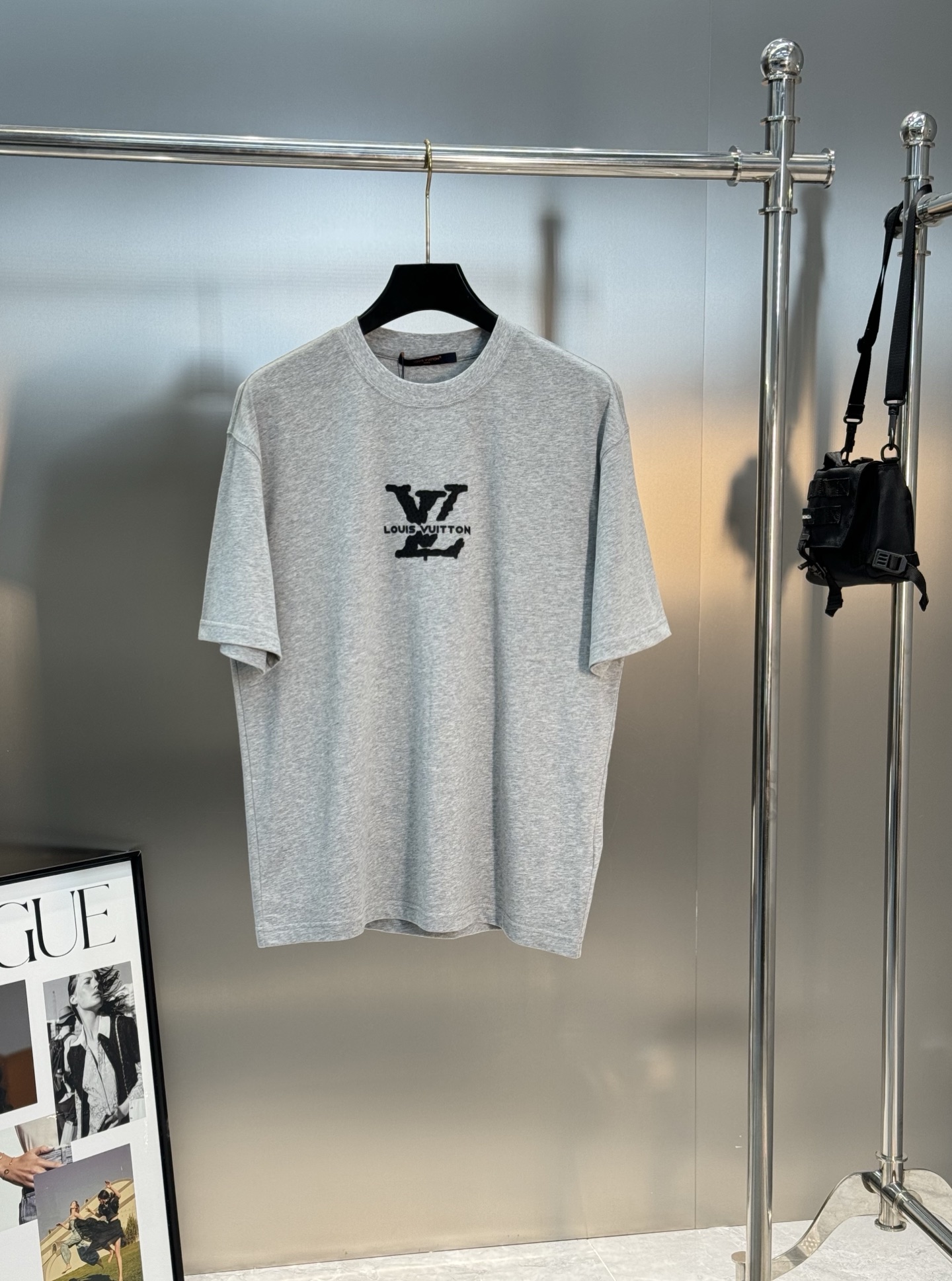 。🌾 驴牌*新款潮牌微扩版型T恤.男女同款❤️品牌图形以标志性的元素做为特色，双面立体烫画.成就2025