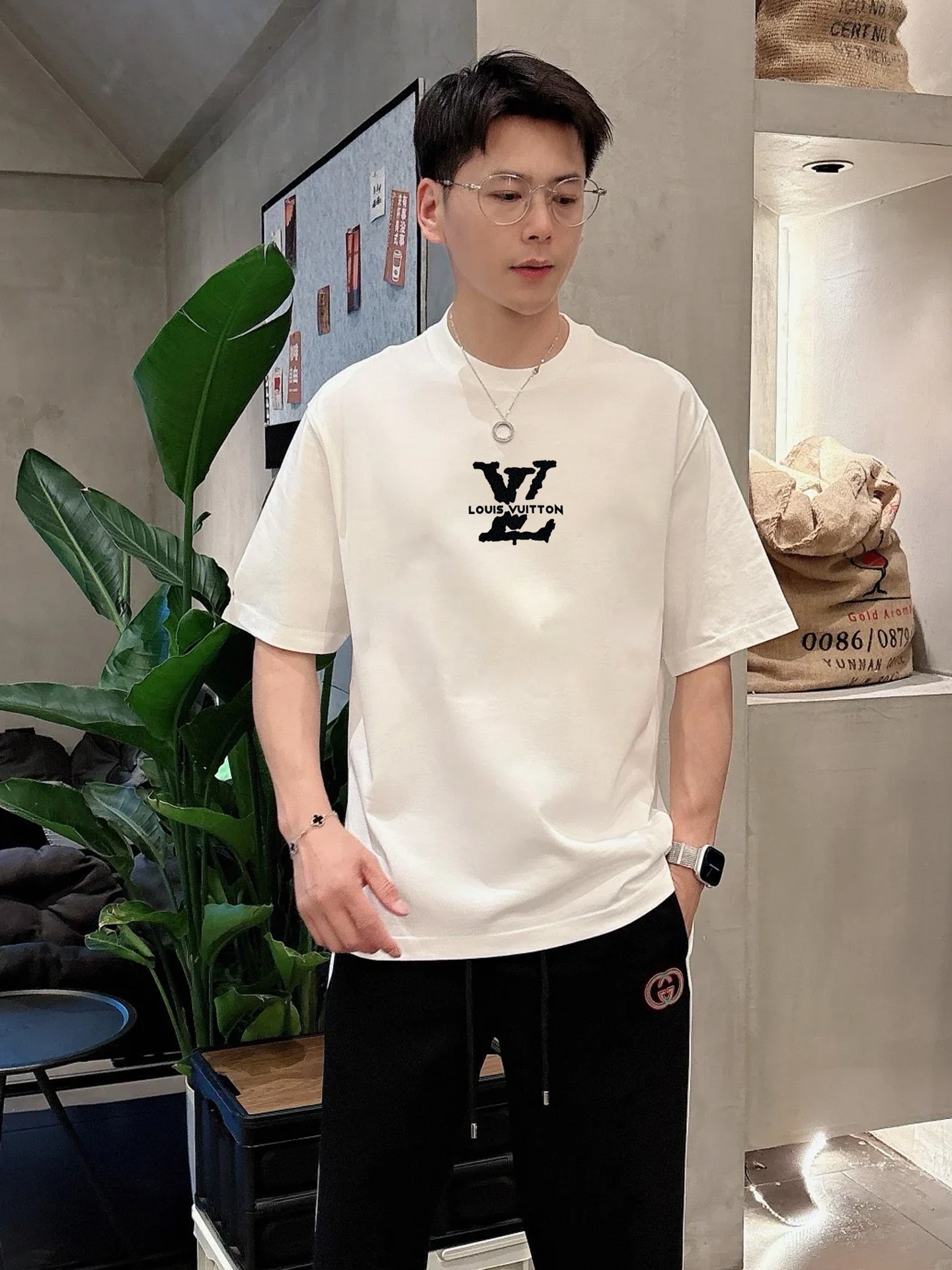 。🌾 驴牌*新款潮牌微扩版型T恤.男女同款❤️品牌图形以标志性的元素做为特色，双面立体烫画.成就2025