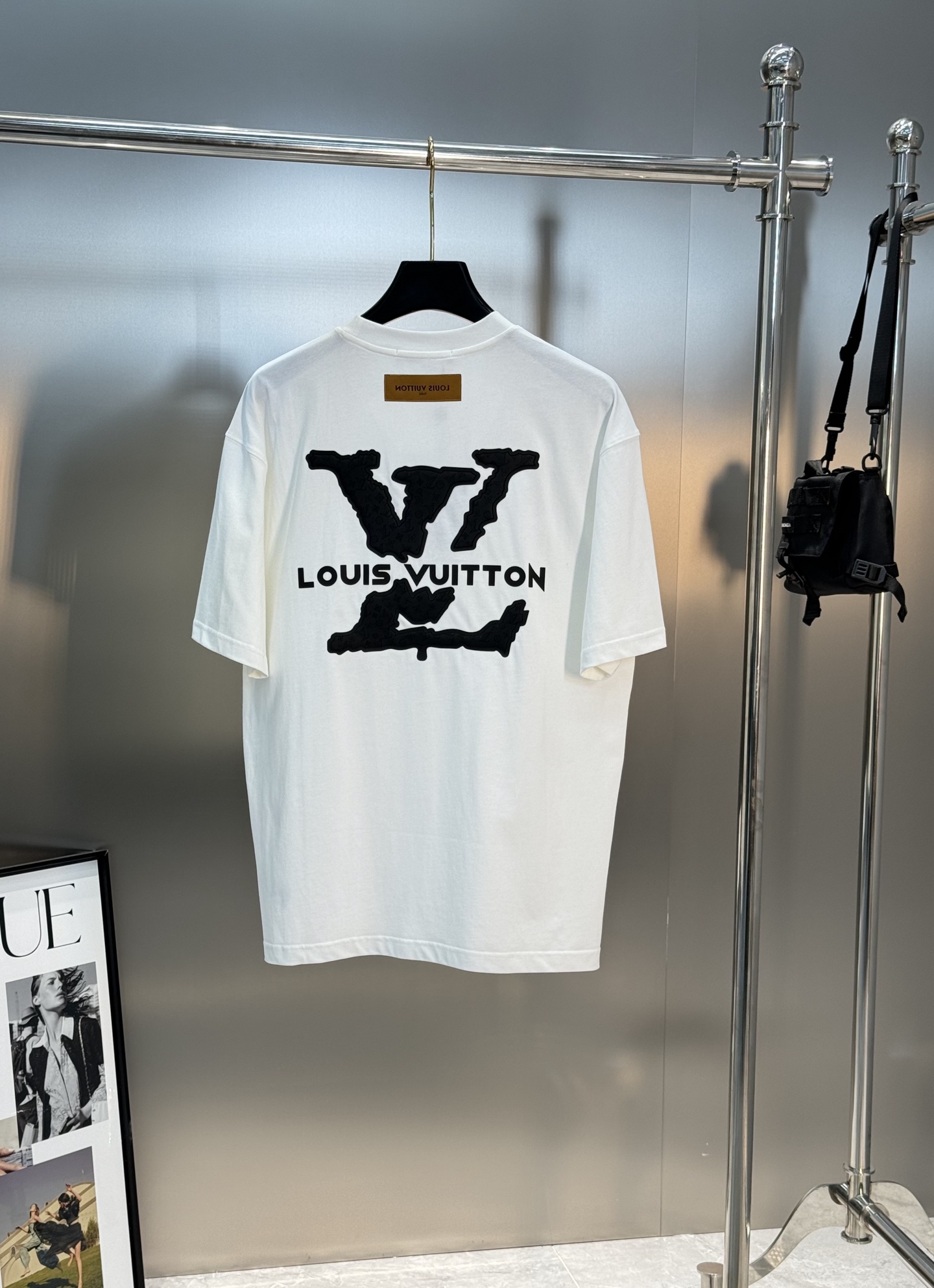 。🌾 驴牌*新款潮牌微扩版型T恤.男女同款❤️品牌图形以标志性的元素做为特色，双面立体烫画.成就2025