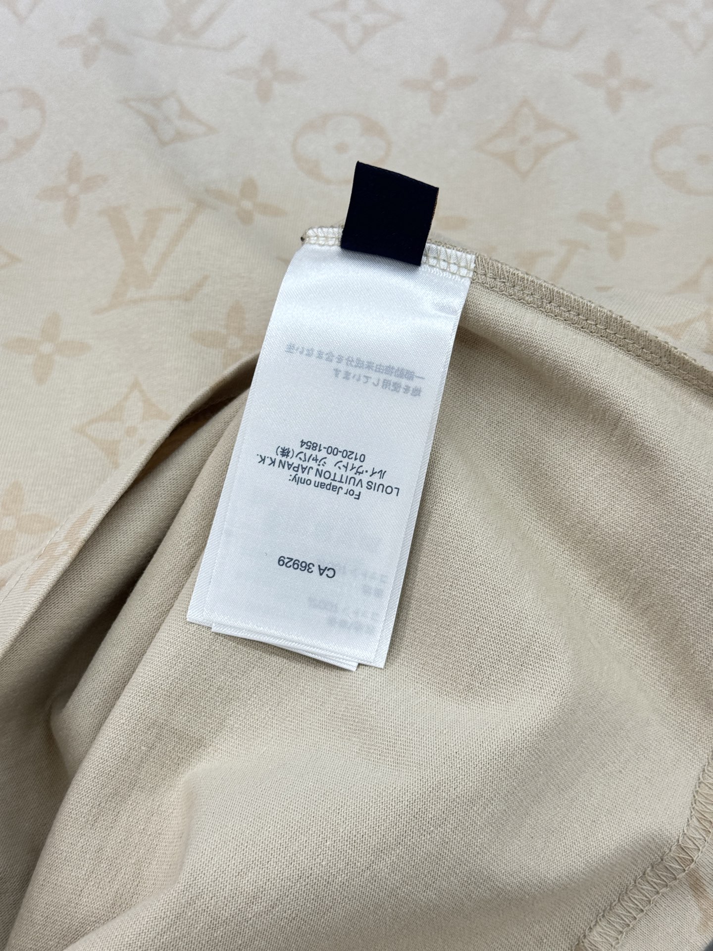 。🌾 驴牌26s新款潮牌T恤，男女同款❤️经典Monogram图案，米白色调超百搭，棉质面料柔软舒适，春