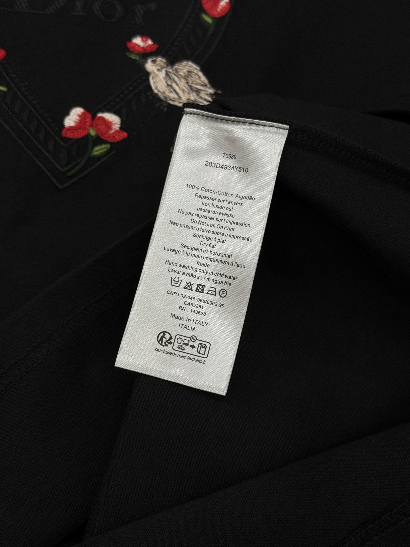 。🌾 Dior迪奥2026春夏系列爱心刺绣白色T恤，男女同款❤️260g纯棉材质，柔软舒适，日常穿着超友