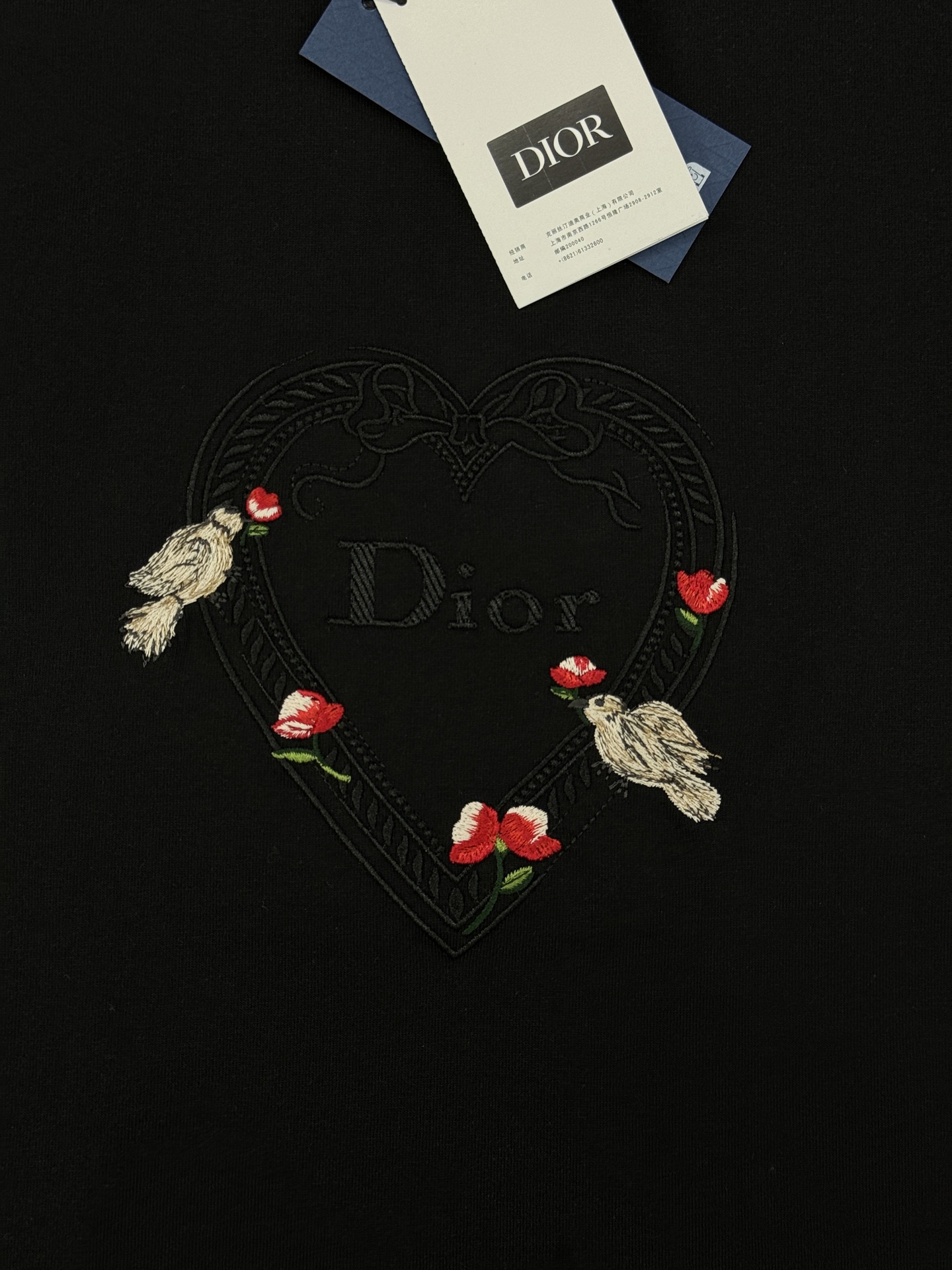 。🌾 Dior迪奥2026春夏系列爱心刺绣白色T恤，男女同款❤️260g纯棉材质，柔软舒适，日常穿着超友