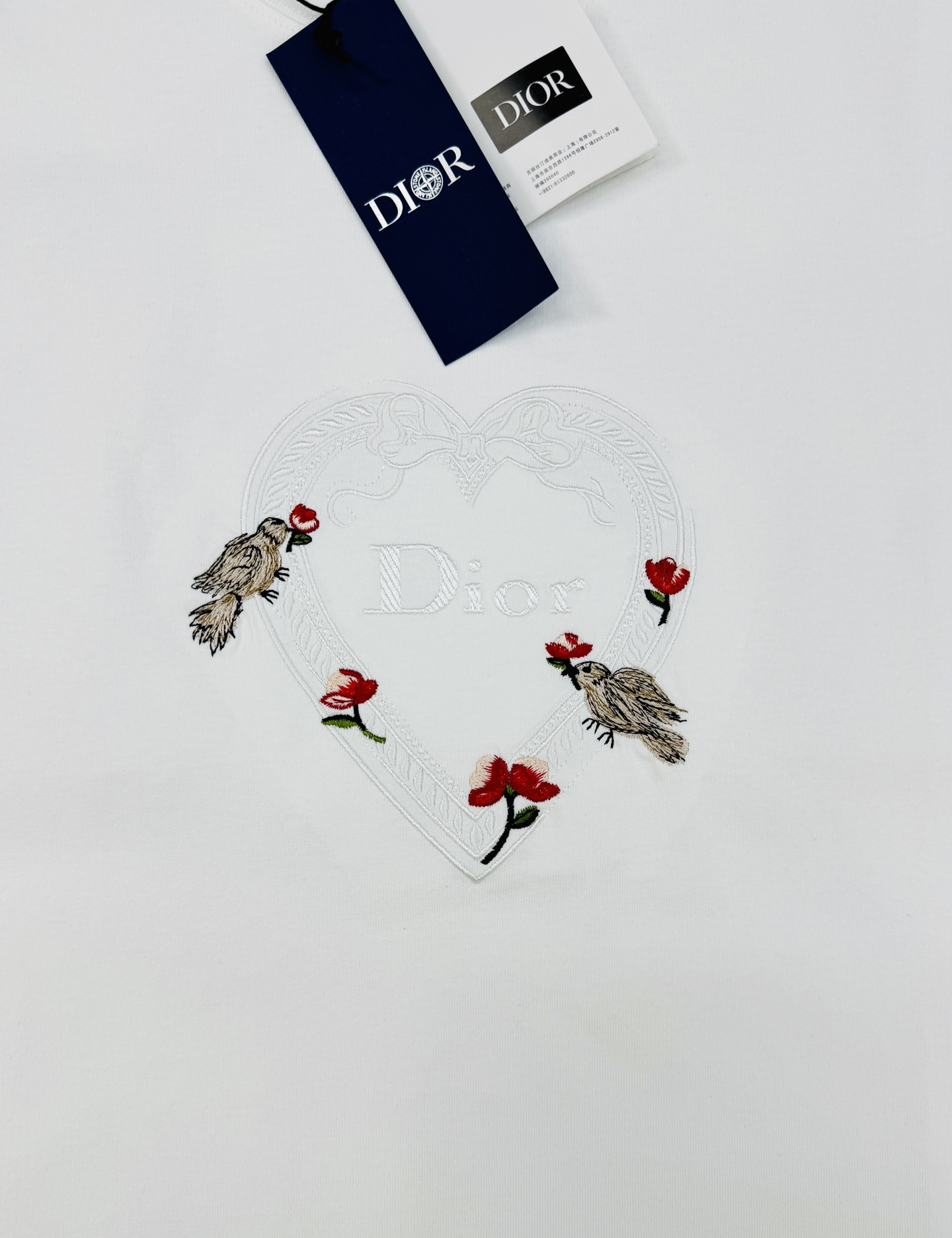 。🌾 Dior迪奥2026春夏系列爱心刺绣白色T恤，男女同款❤️260g纯棉材质，柔软舒适，日常穿着超友