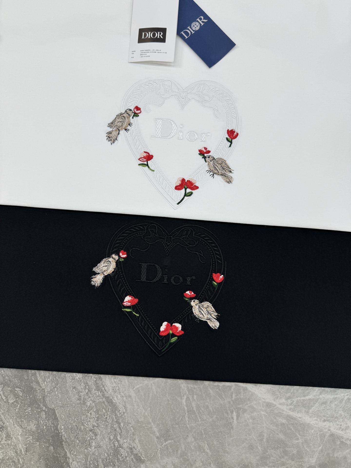 。🌾 Dior迪奥2026春夏系列爱心刺绣白色T恤，男女同款❤️260g纯棉材质，柔软舒适，日常穿着超友