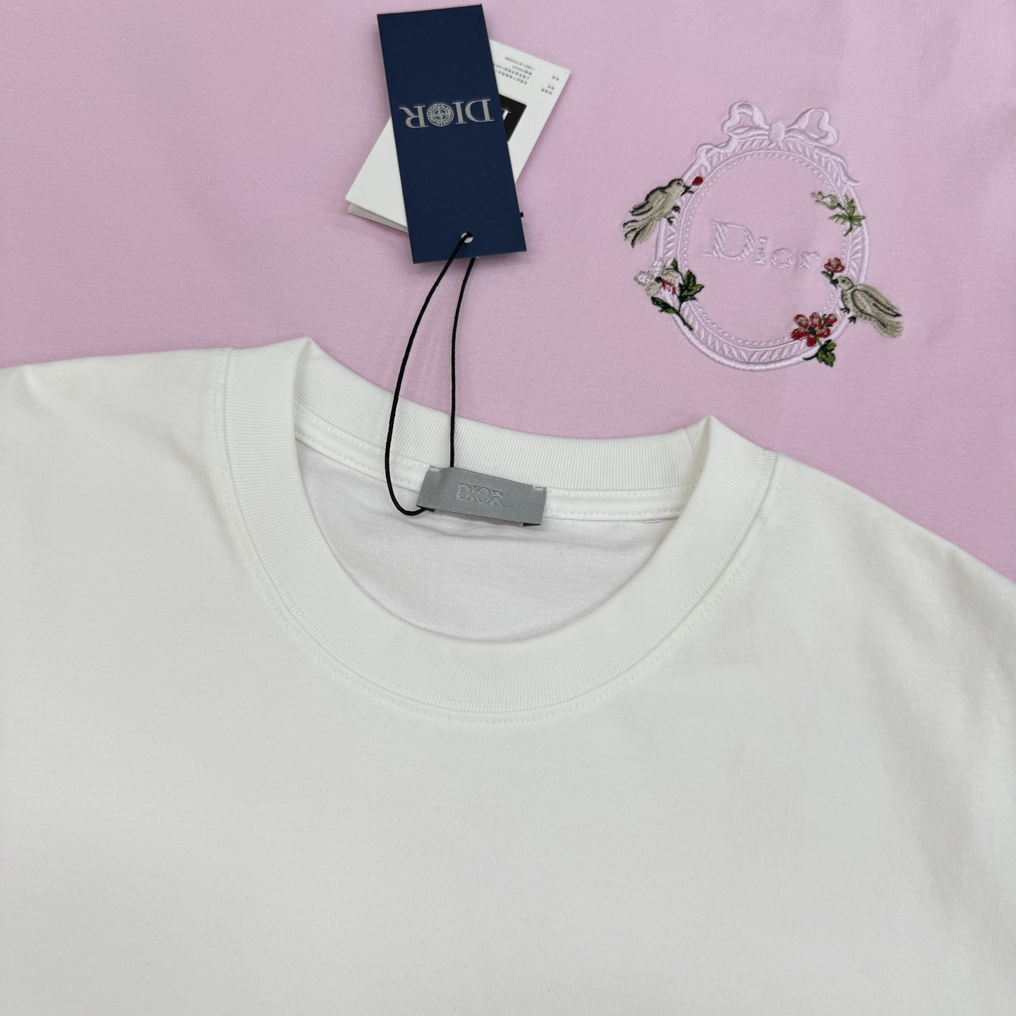 。🌾 Dior26s新款潮牌T恤.男女同款❤️采用纯棉260个lg面料材质，柔软亲肤，夏天穿超舒服!胸前