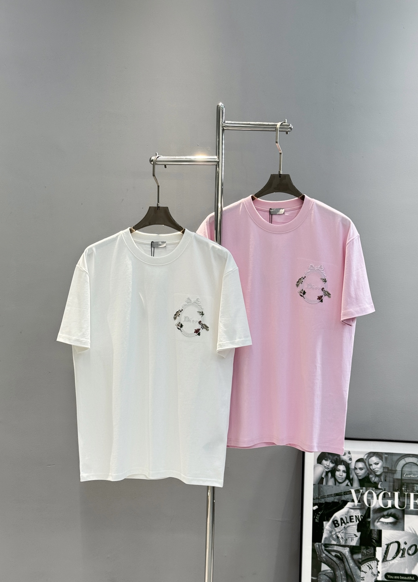 。🌾 Dior26s新款潮牌T恤.男女同款❤️采用纯棉260个lg面料材质，柔软亲肤，夏天穿超舒服!胸前