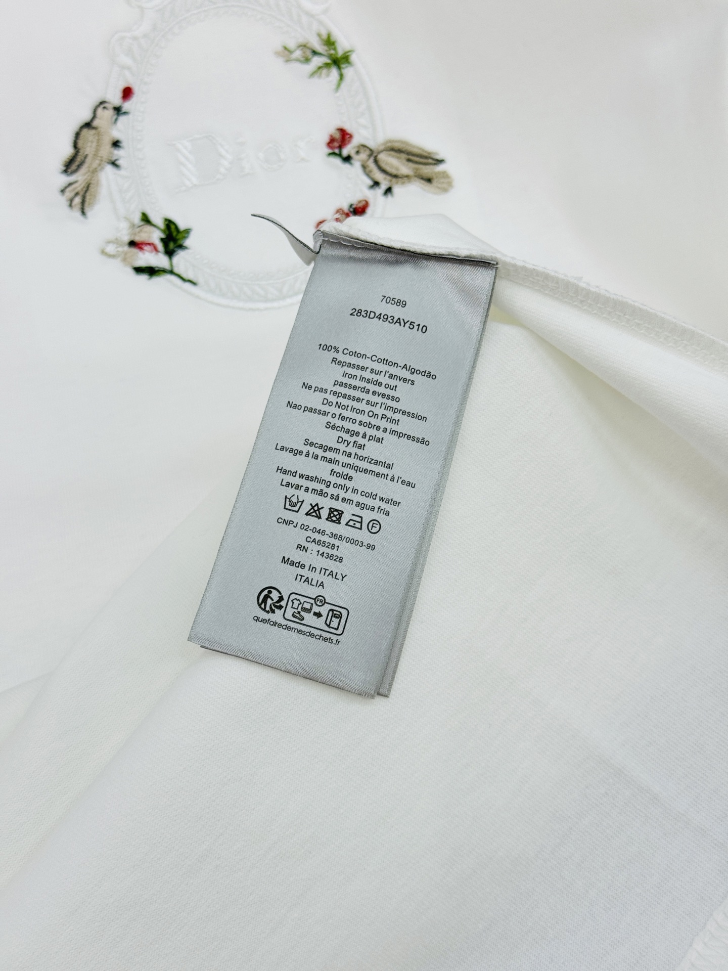 。🌾 Dior26s新款潮牌T恤.男女同款❤️采用纯棉260个lg面料材质，柔软亲肤，夏天穿超舒服!胸前