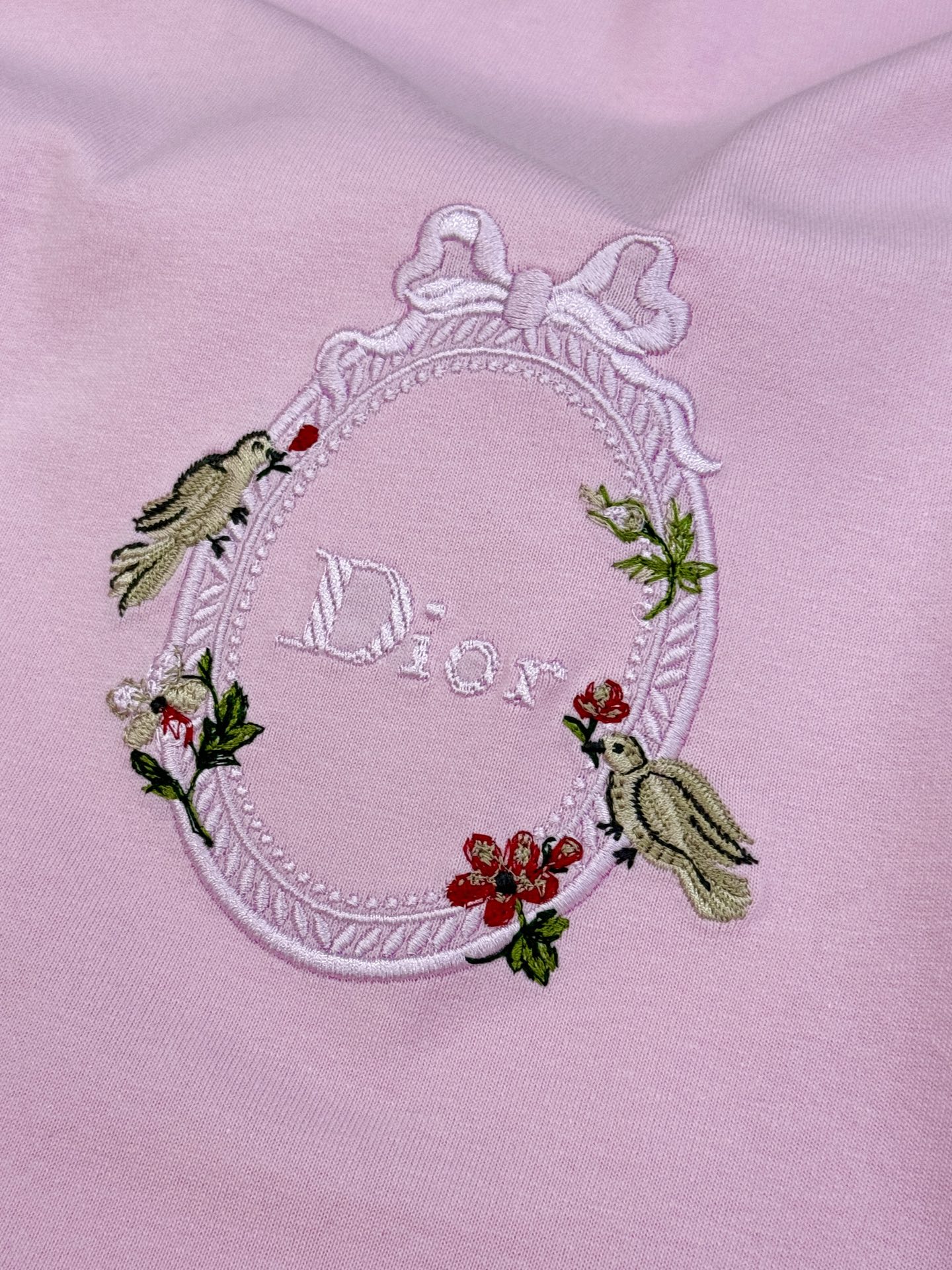 。🌾 Dior26s新款潮牌T恤.男女同款❤️采用纯棉260个lg面料材质，柔软亲肤，夏天穿超舒服!胸前