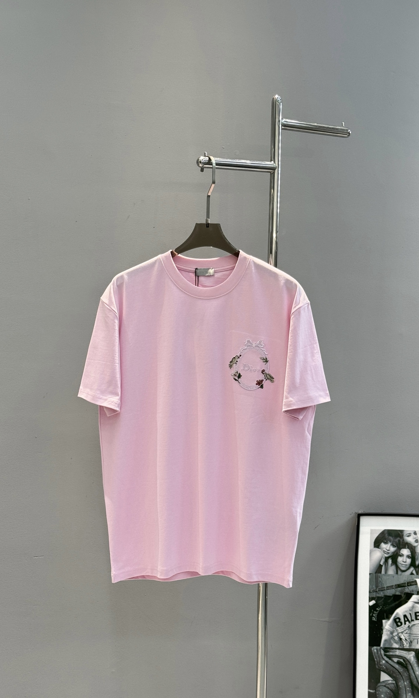 。🌾 Dior26s新款潮牌T恤.男女同款❤️采用纯棉260个lg面料材质，柔软亲肤，夏天穿超舒服!胸前