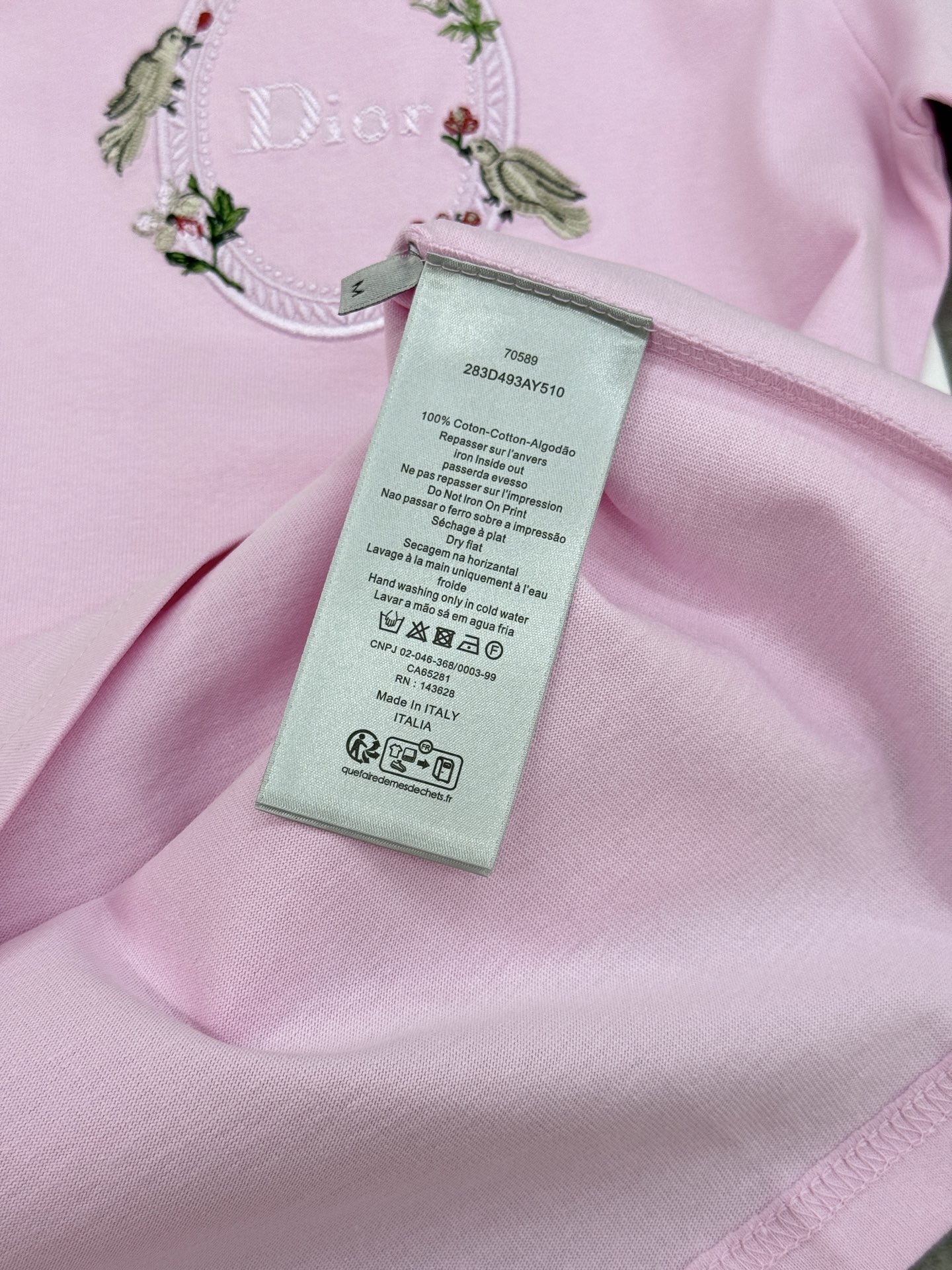 。🌾 Dior26s新款潮牌T恤.男女同款❤️采用纯棉260个lg面料材质，柔软亲肤，夏天穿超舒服!胸前