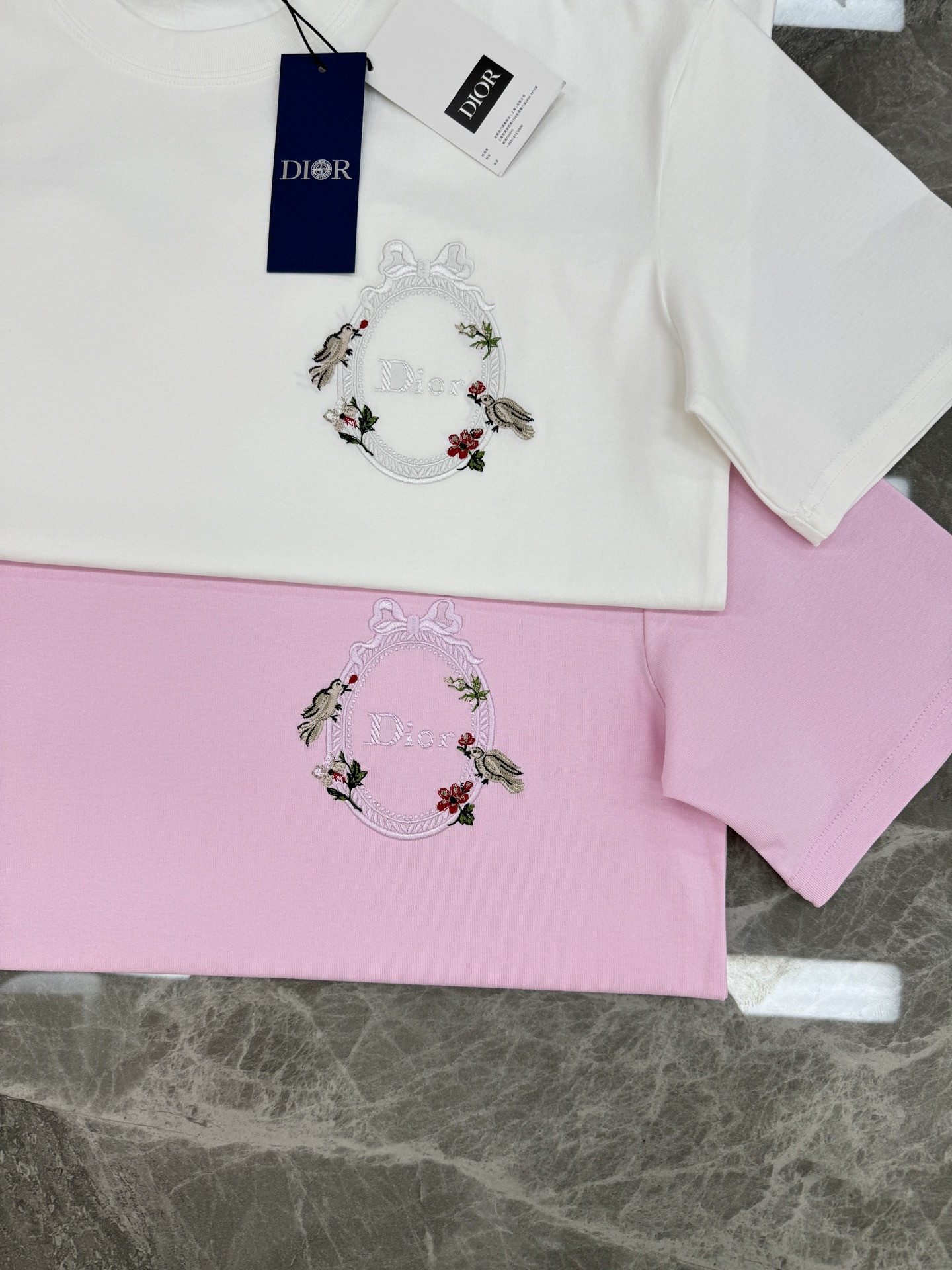 。🌾 Dior26s新款潮牌T恤.男女同款❤️采用纯棉260个lg面料材质，柔软亲肤，夏天穿超舒服!胸前