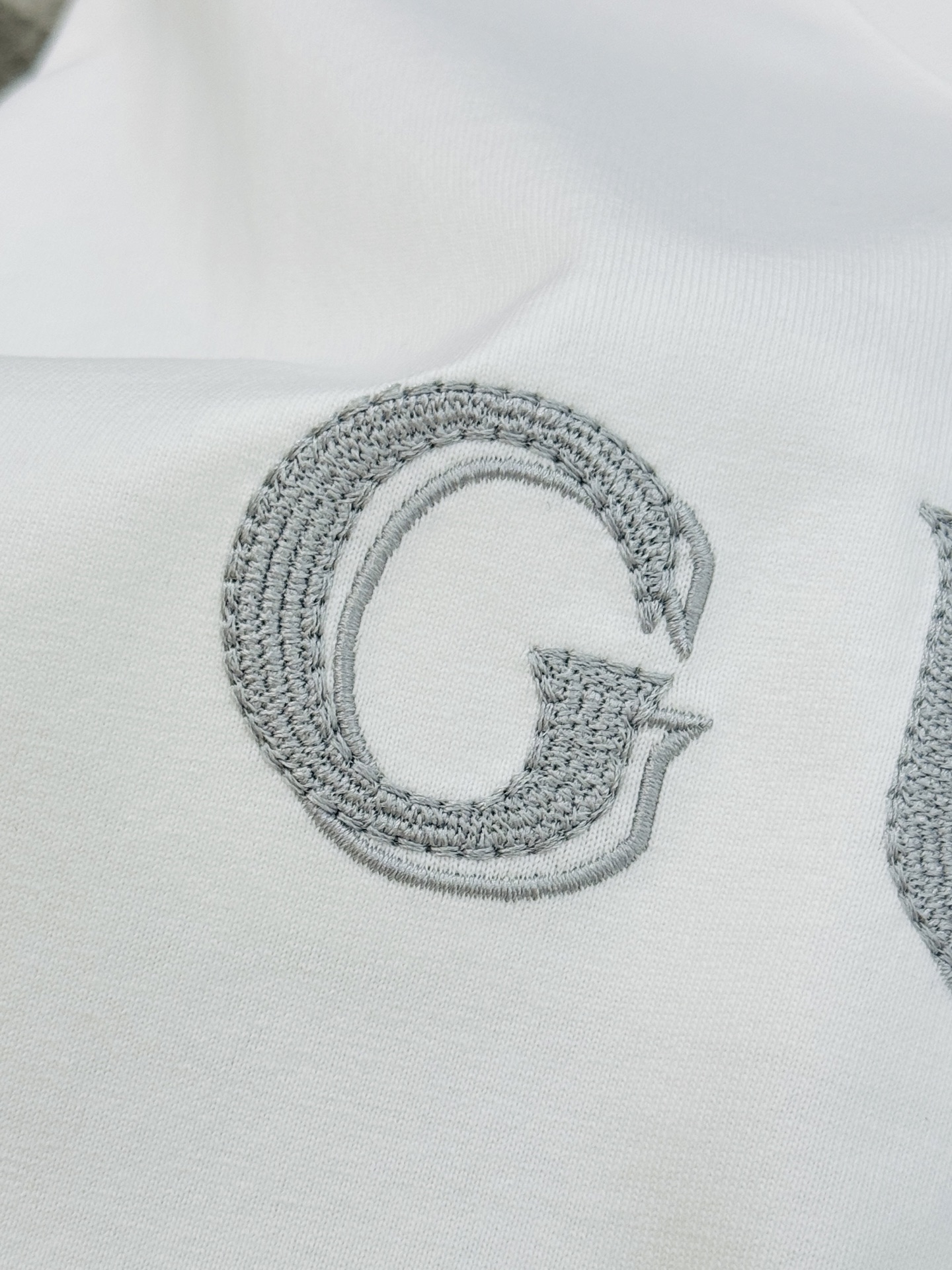 。🌾 Gucci古奇26s新款潮牌刺绣T恤，男女同款❤️260g优质纯棉材质，柔软亲肤，日常穿着超舒适!