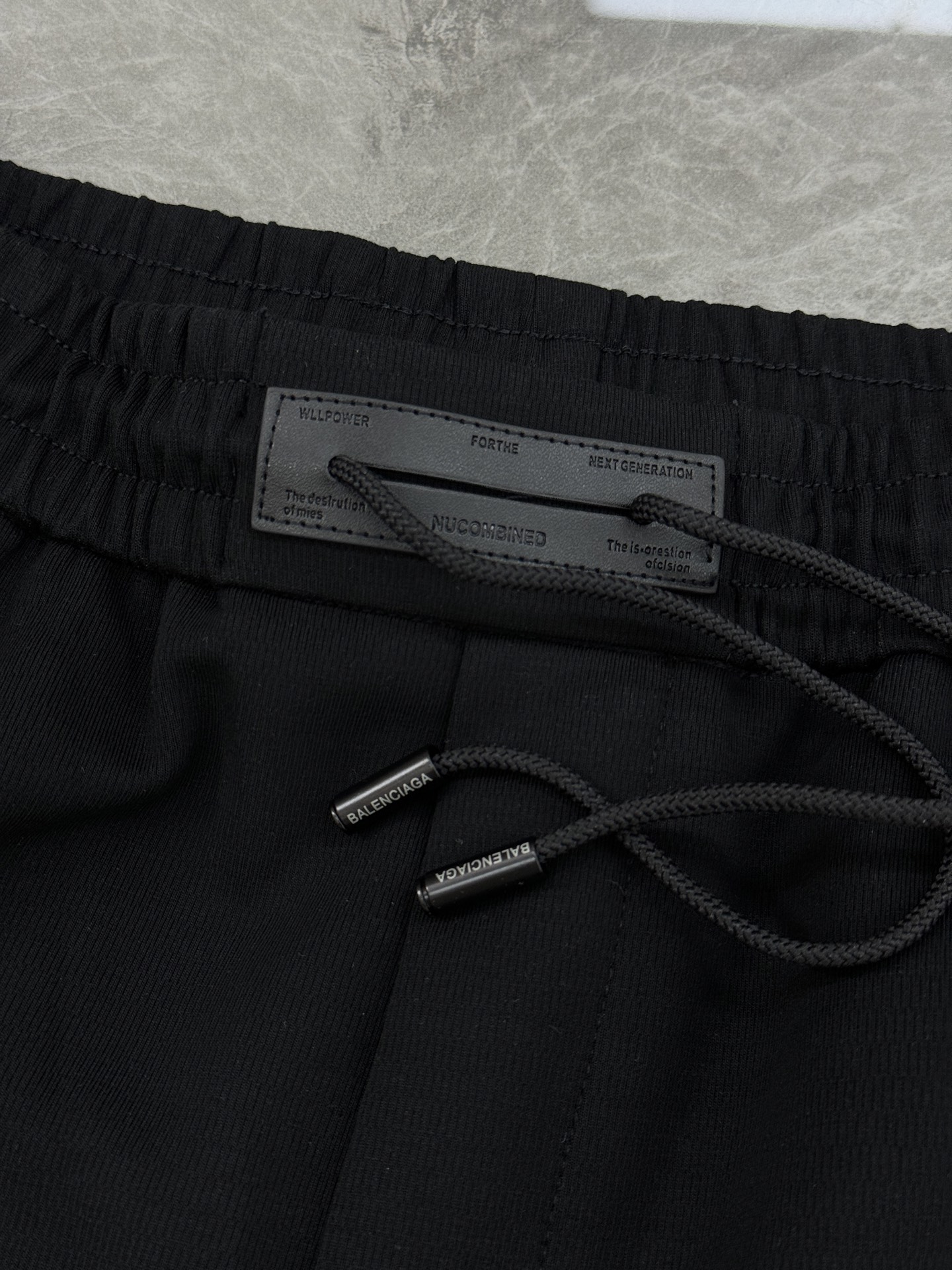 。🌾 Balenciaga 巴黎世家26s新品刺绣休闲裤🆕直筒款立体裁剪设计+高品质复合棉面料，穿着舒适