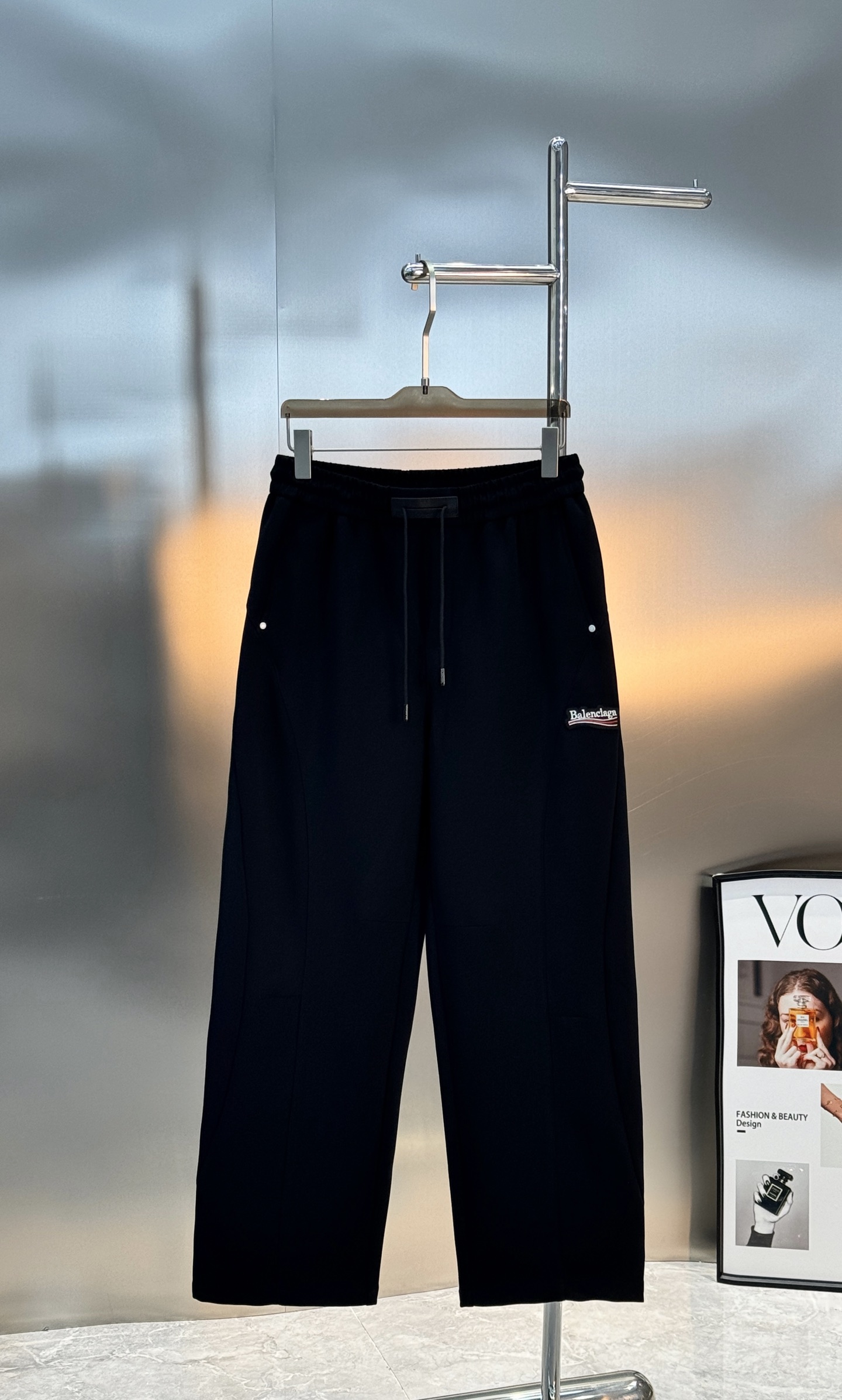 。🌾 Balenciaga 巴黎世家26s新品刺绣休闲裤🆕直筒款立体裁剪设计+高品质复合棉面料，穿着舒适