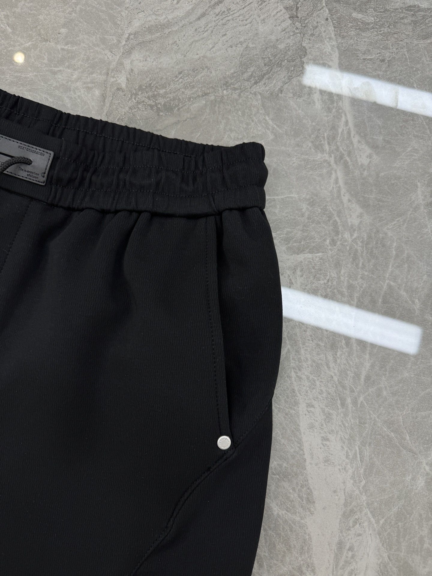 。🌾 Balenciaga 巴黎世家26s新品刺绣休闲裤🆕直筒款立体裁剪设计+高品质复合棉面料，穿着舒适