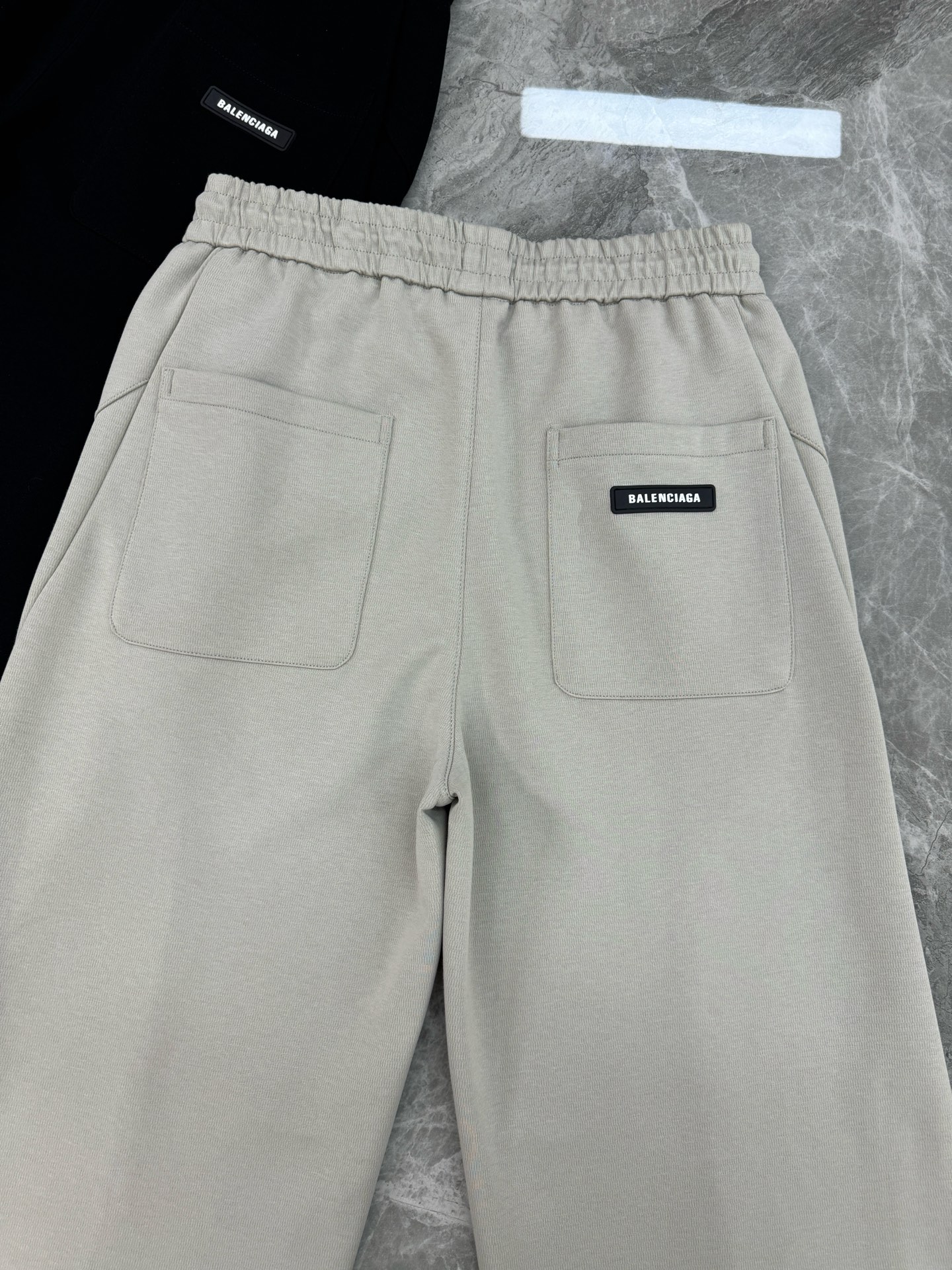 。🌾 Balenciaga 巴黎世家26s新品刺绣休闲裤🆕直筒款立体裁剪设计+高品质复合棉面料，穿着舒适