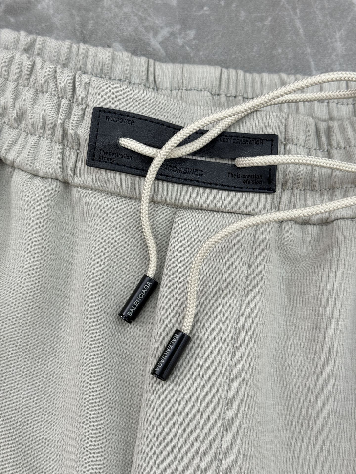 。🌾 Balenciaga 巴黎世家26s新品刺绣休闲裤🆕直筒款立体裁剪设计+高品质复合棉面料，穿着舒适