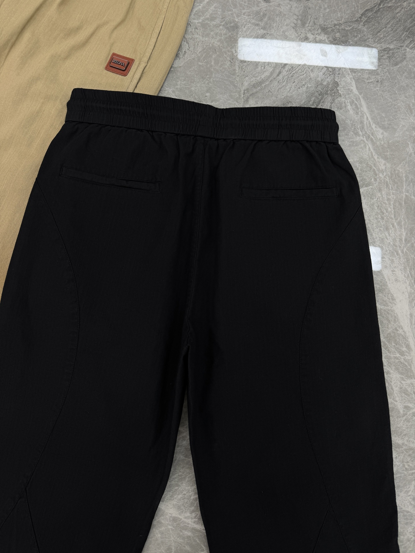 。🌾 Z Zeng杰尼亚26s新品天丝亚麻休闲裤🕶️亚麻混纺休闲裤，主打意式老钱风，春夏穿超透气又凉爽!