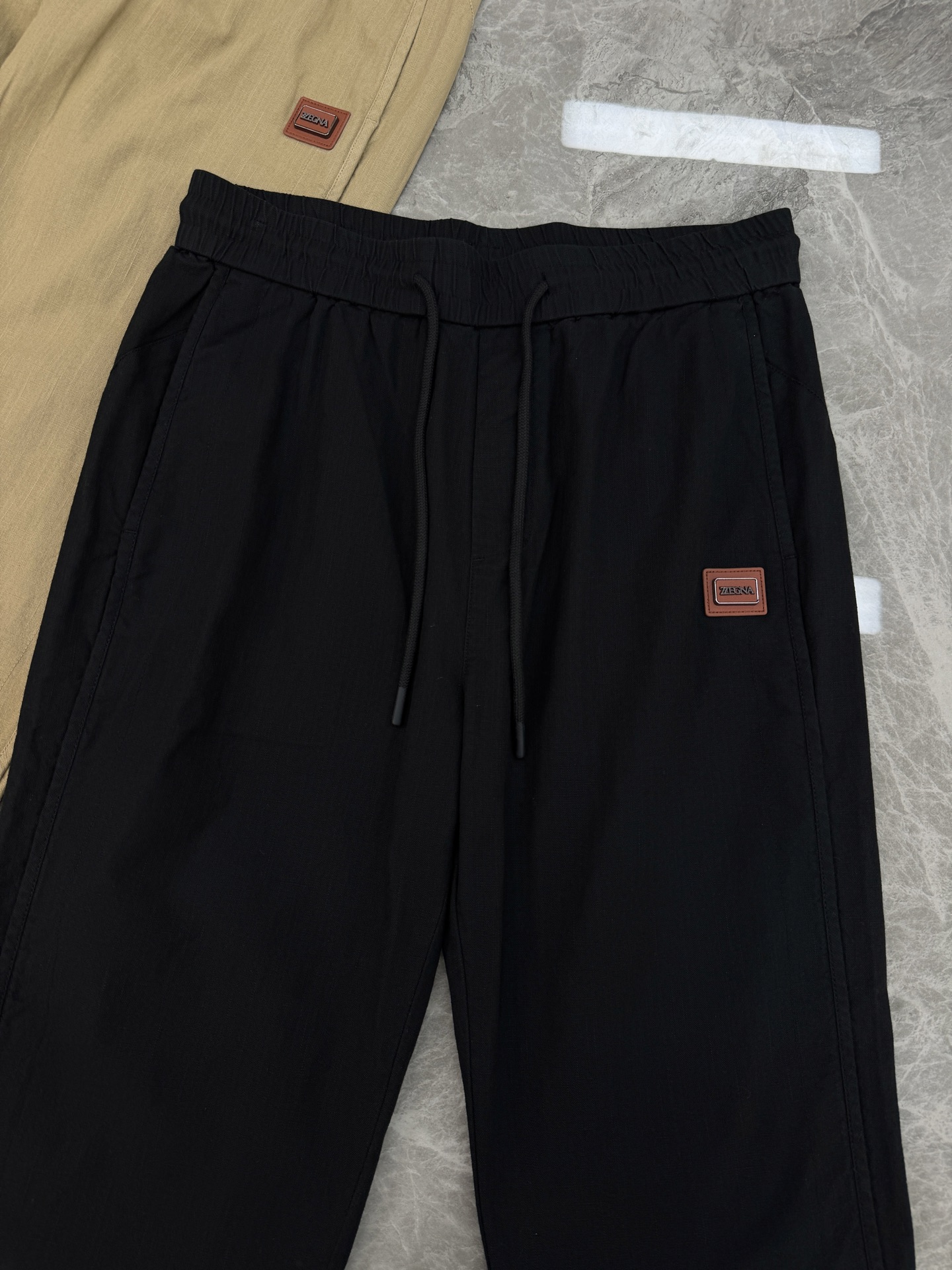 。🌾 Z Zeng杰尼亚26s新品天丝亚麻休闲裤🕶️亚麻混纺休闲裤，主打意式老钱风，春夏穿超透气又凉爽!