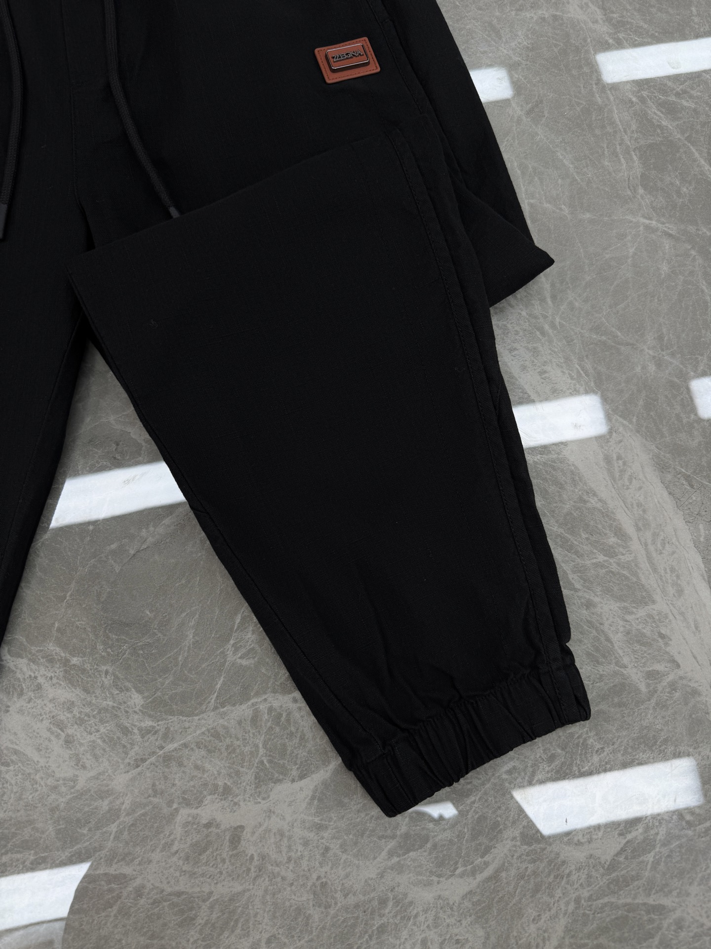 。🌾 Z Zeng杰尼亚26s新品天丝亚麻休闲裤🕶️亚麻混纺休闲裤，主打意式老钱风，春夏穿超透气又凉爽!