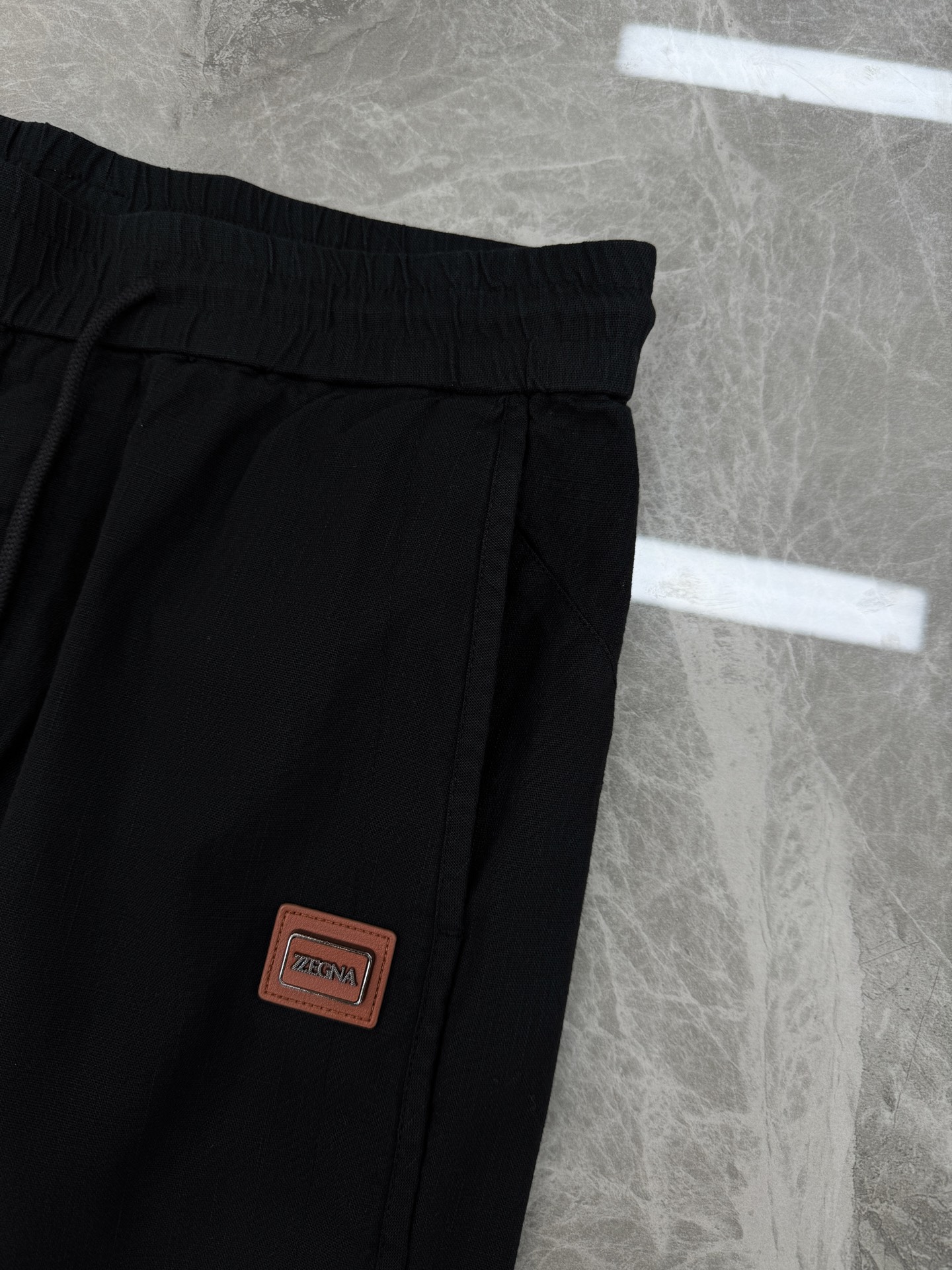 。🌾 Z Zeng杰尼亚26s新品天丝亚麻休闲裤🕶️亚麻混纺休闲裤，主打意式老钱风，春夏穿超透气又凉爽!