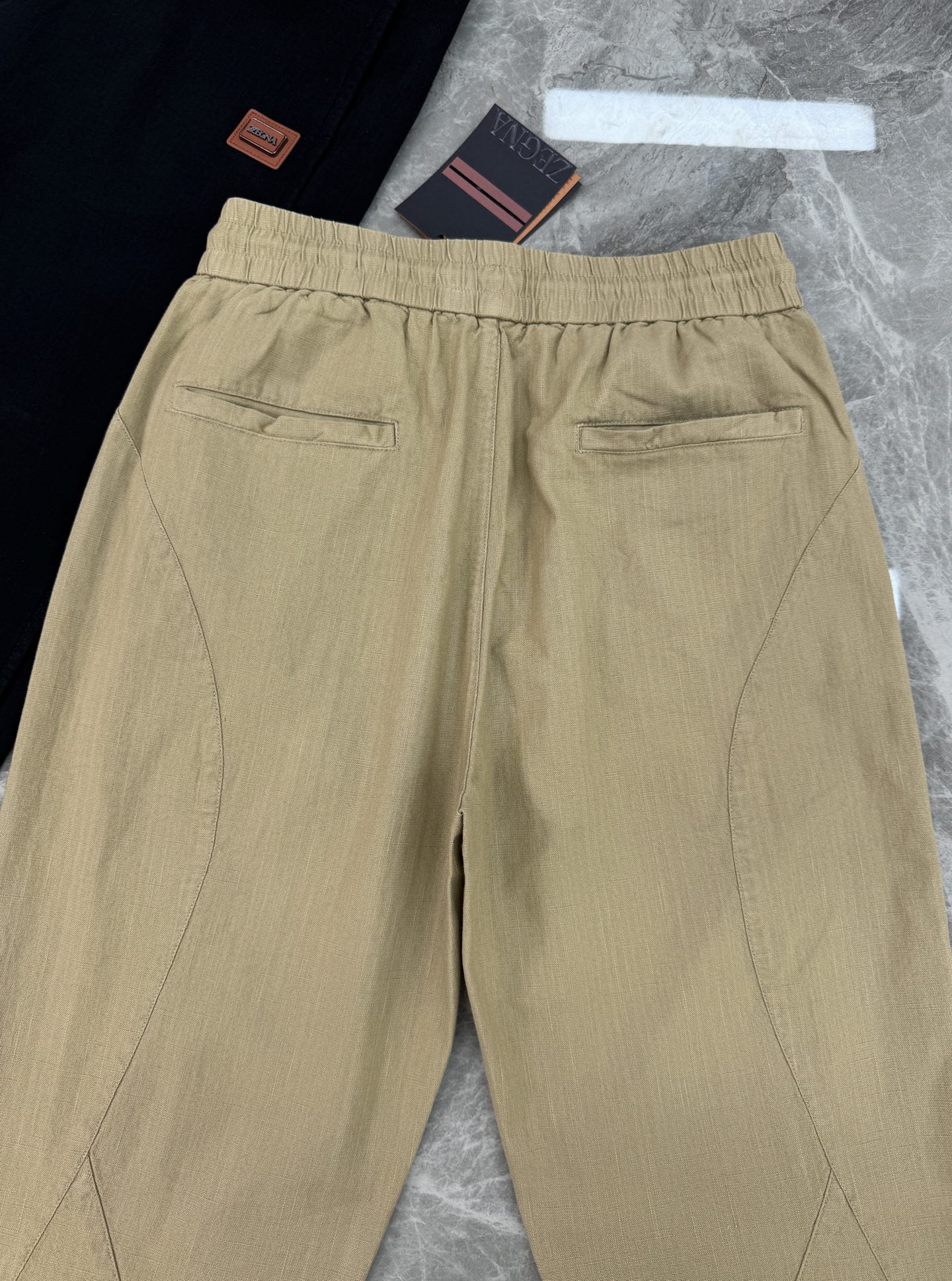 。🌾 Z Zeng杰尼亚26s新品天丝亚麻休闲裤🕶️亚麻混纺休闲裤，主打意式老钱风，春夏穿超透气又凉爽!