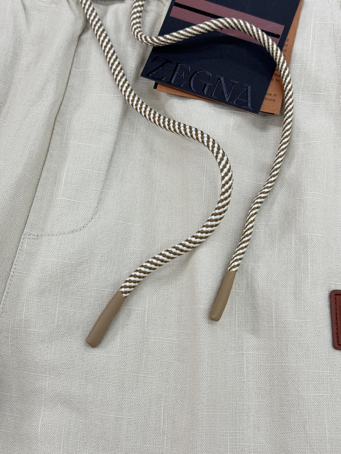 。🌾 Z Zeng杰尼亚26s新品天丝亚麻休闲裤🕶️亚麻混纺休闲裤，主打意式老钱风，春夏穿超透气又凉爽!