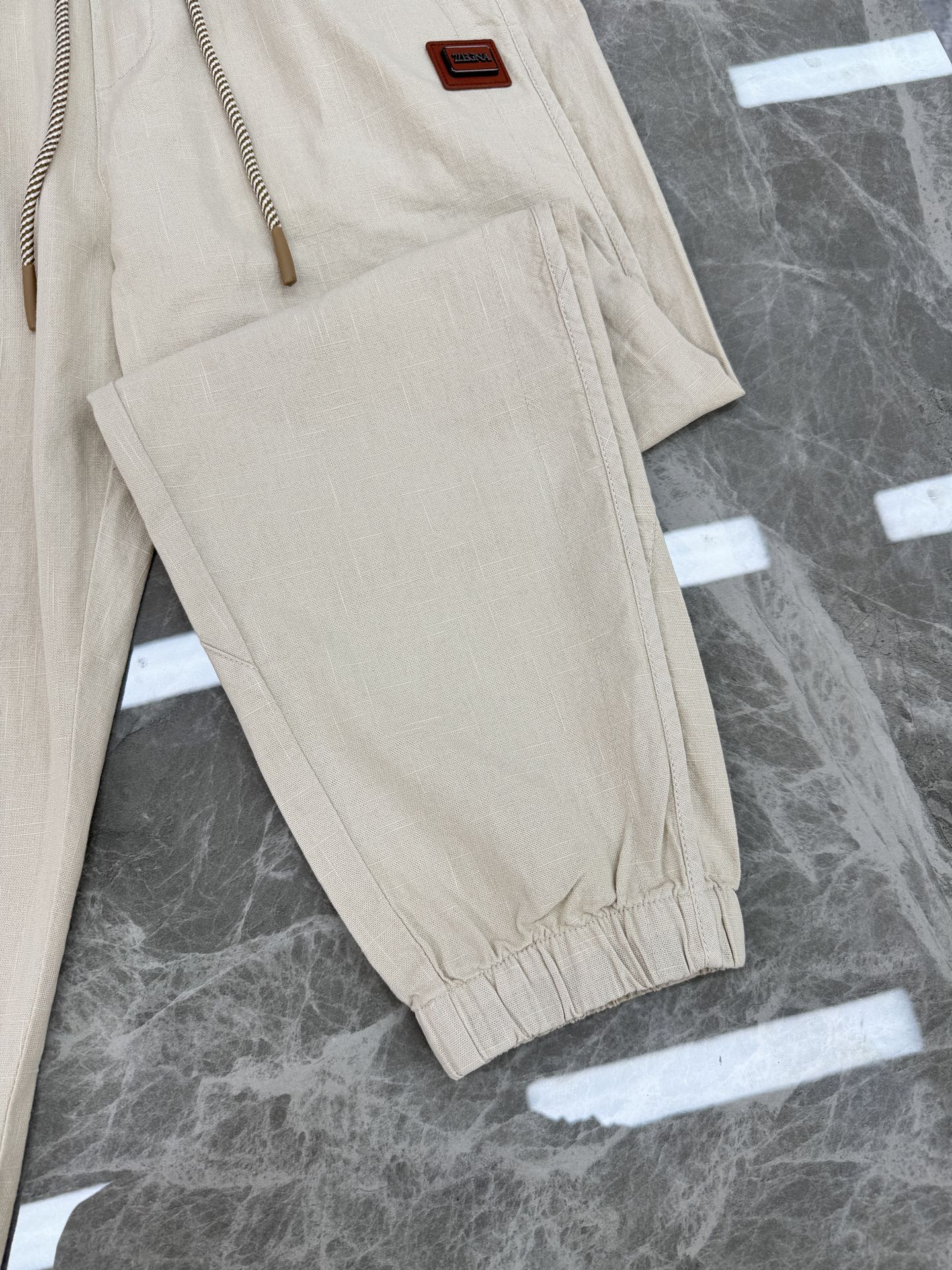 。🌾 Z Zeng杰尼亚26s新品天丝亚麻休闲裤🕶️亚麻混纺休闲裤，主打意式老钱风，春夏穿超透气又凉爽!