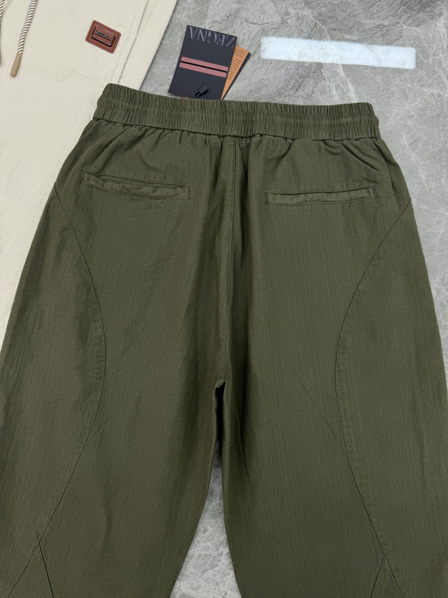 。🌾 Z Zeng杰尼亚26s新品天丝亚麻休闲裤🕶️亚麻混纺休闲裤，主打意式老钱风，春夏穿超透气又凉爽!